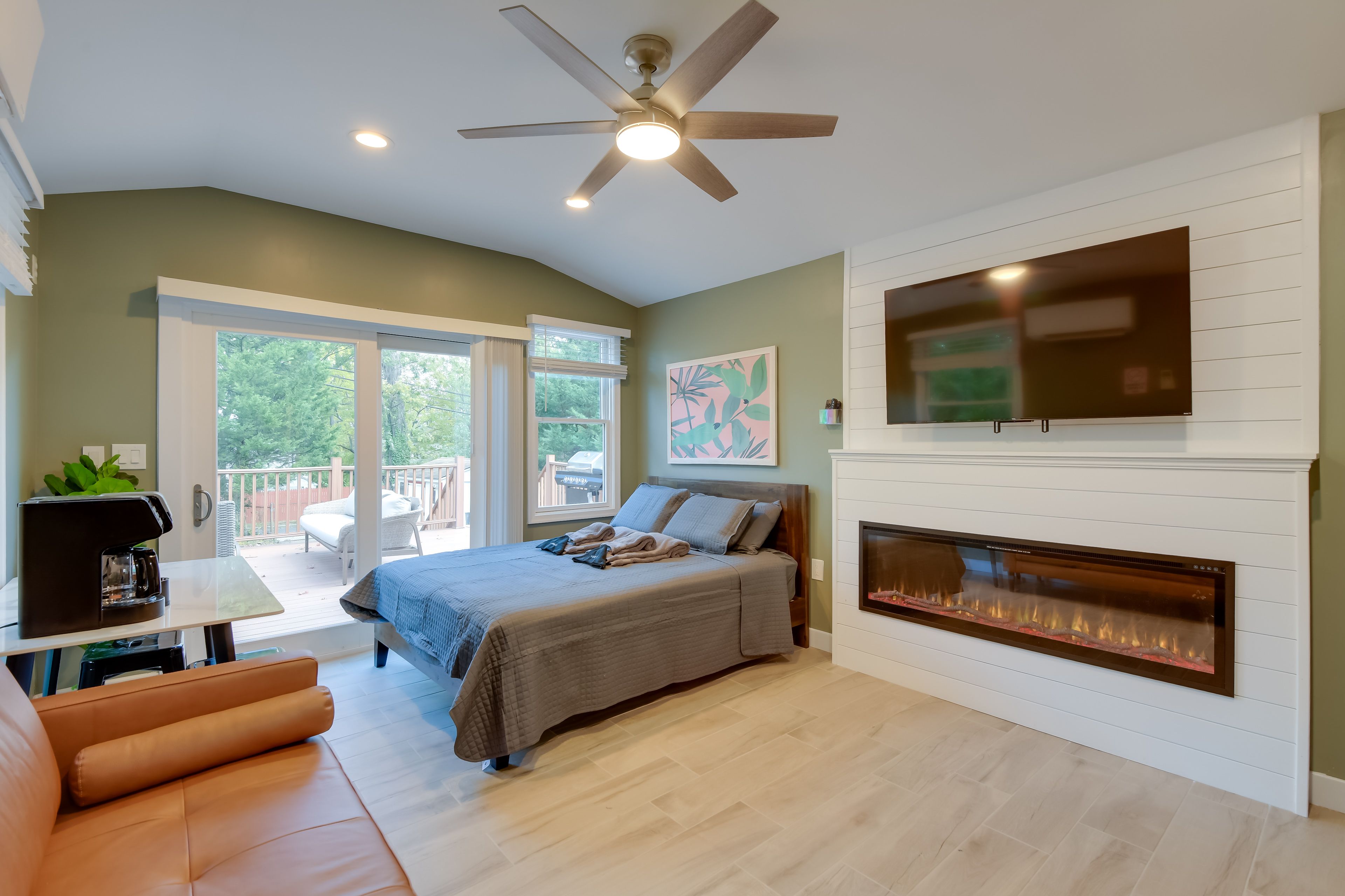 Cheverly Vacation Rental | 1BR | 1BA | Steps Required | 500 Sq Ft