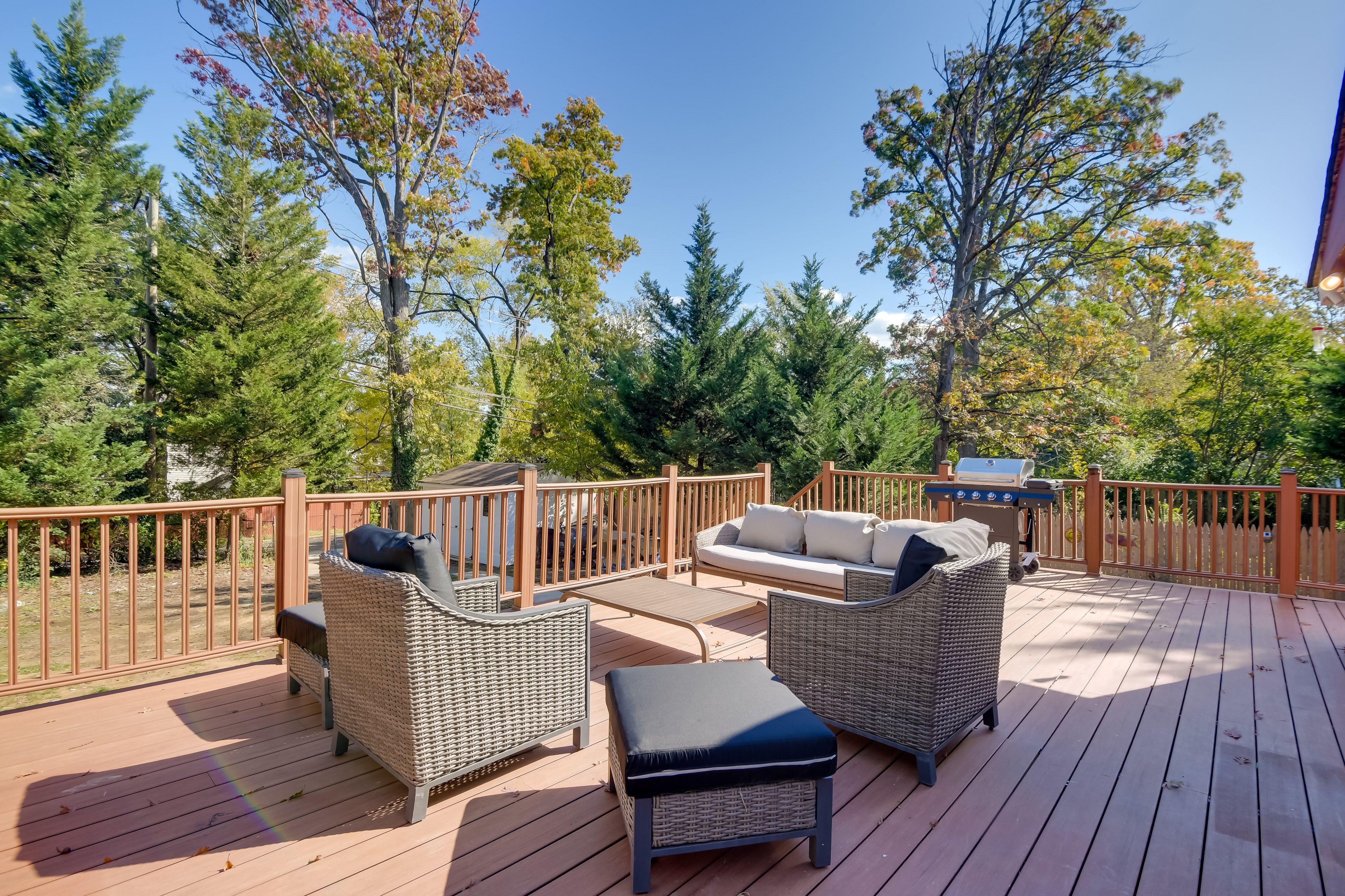 Shared Amenities | Deck | Gas Grill