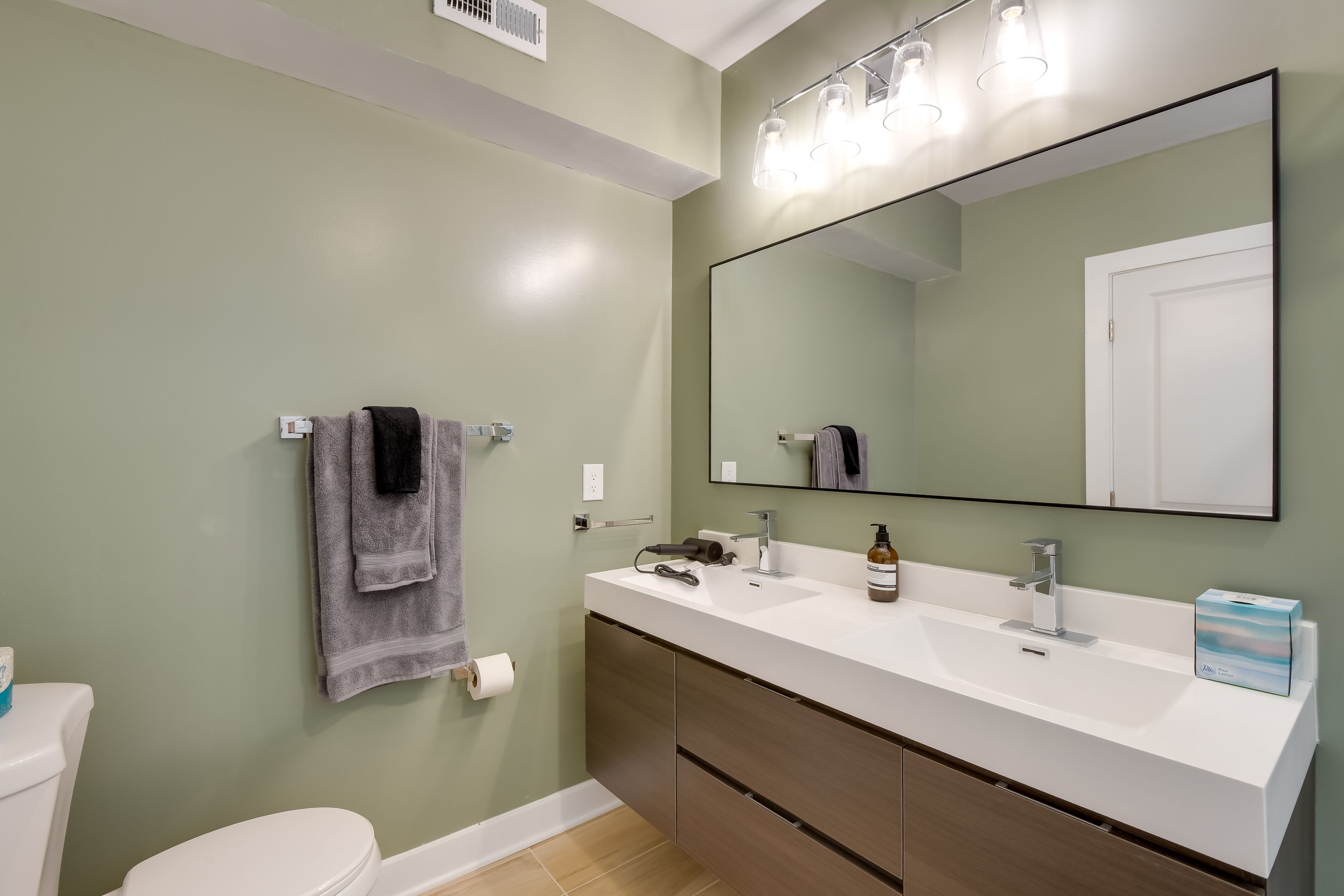 Full Bathroom | Shampoo & Conditioner | Body Wash