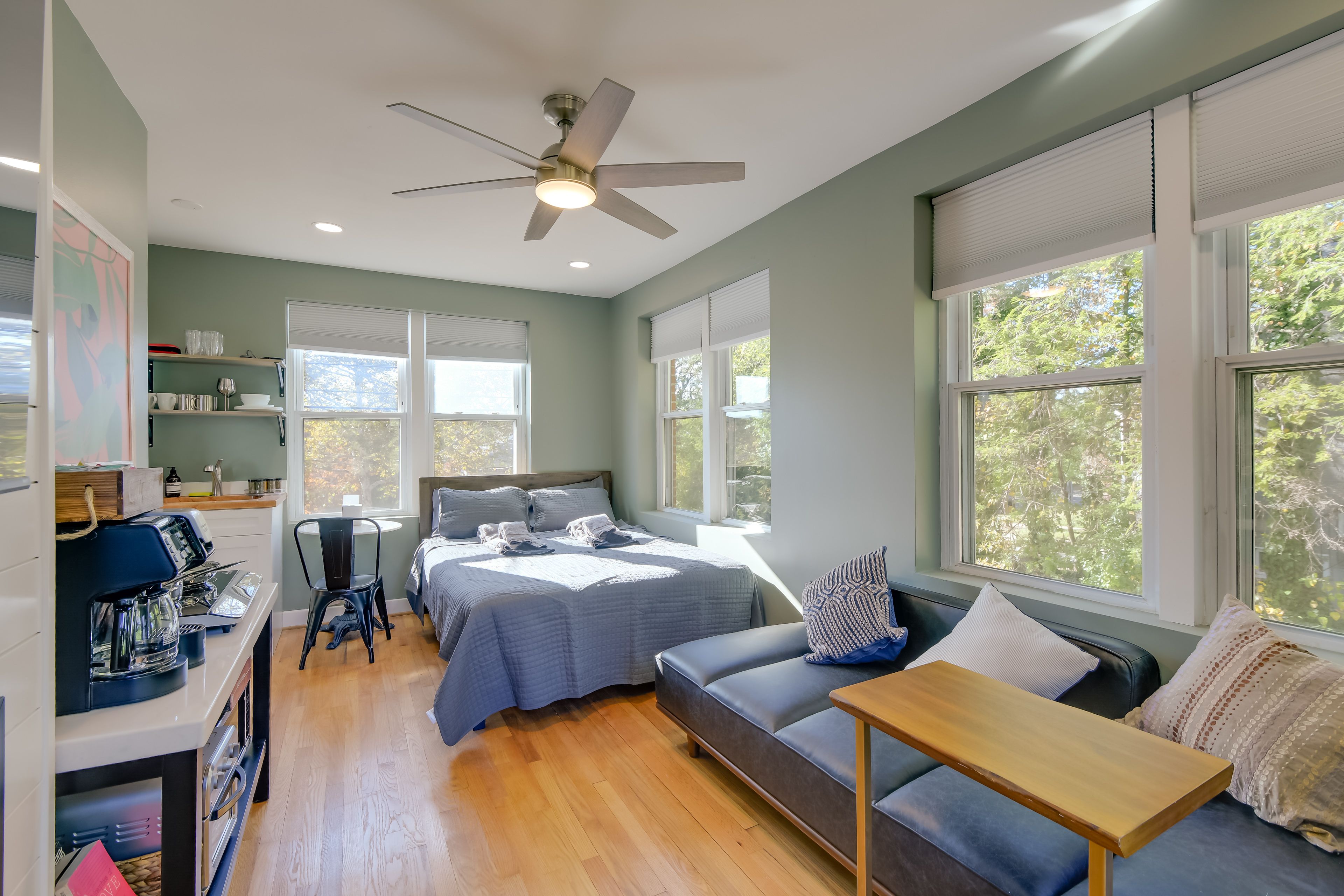 Studio | Queen Bed | Twin Sleeper Sofa | Free WiFi | Central A/C Heat