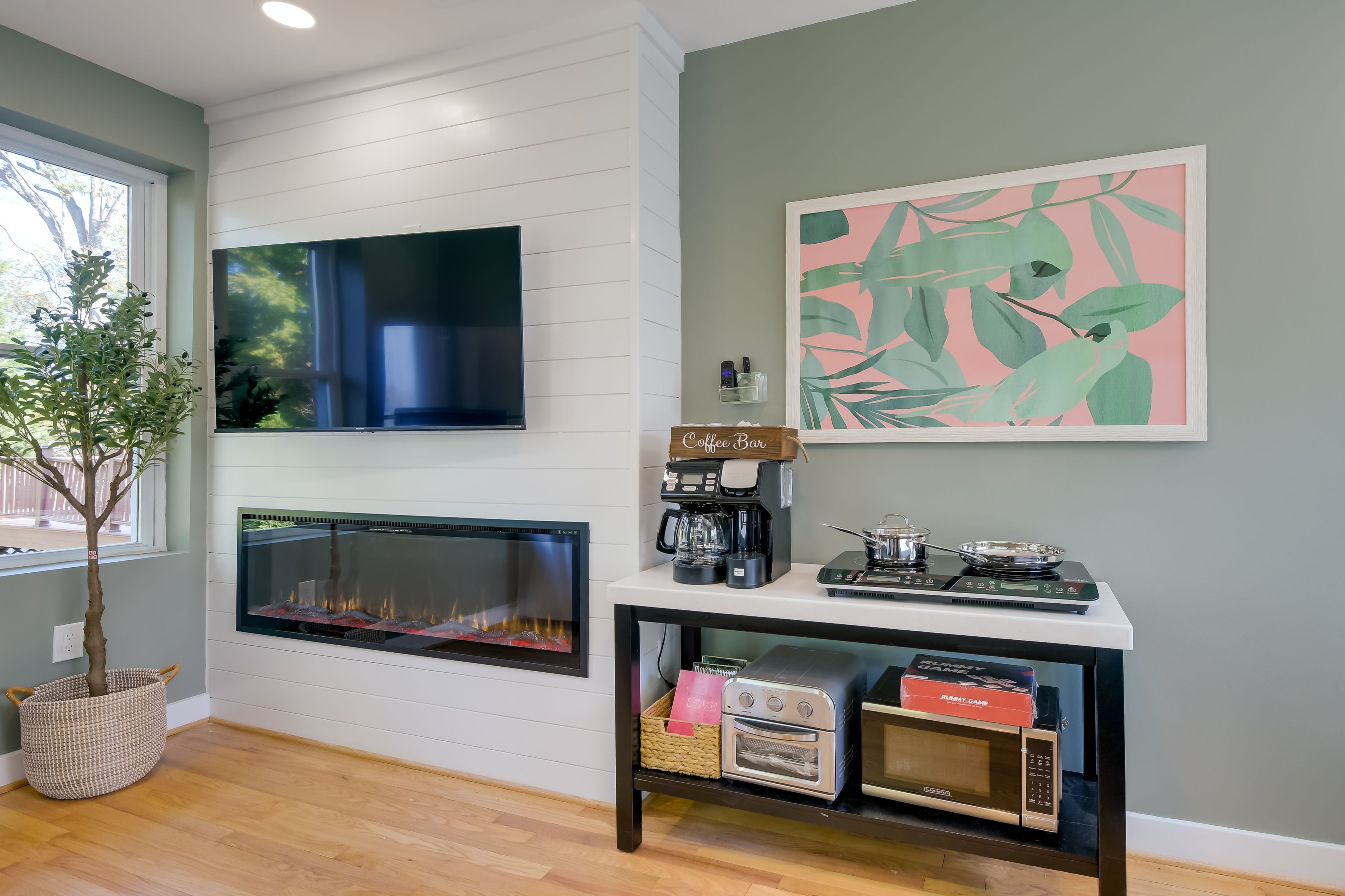 Kitchenette | Air Fryer | Blender | Dishware & Flatware