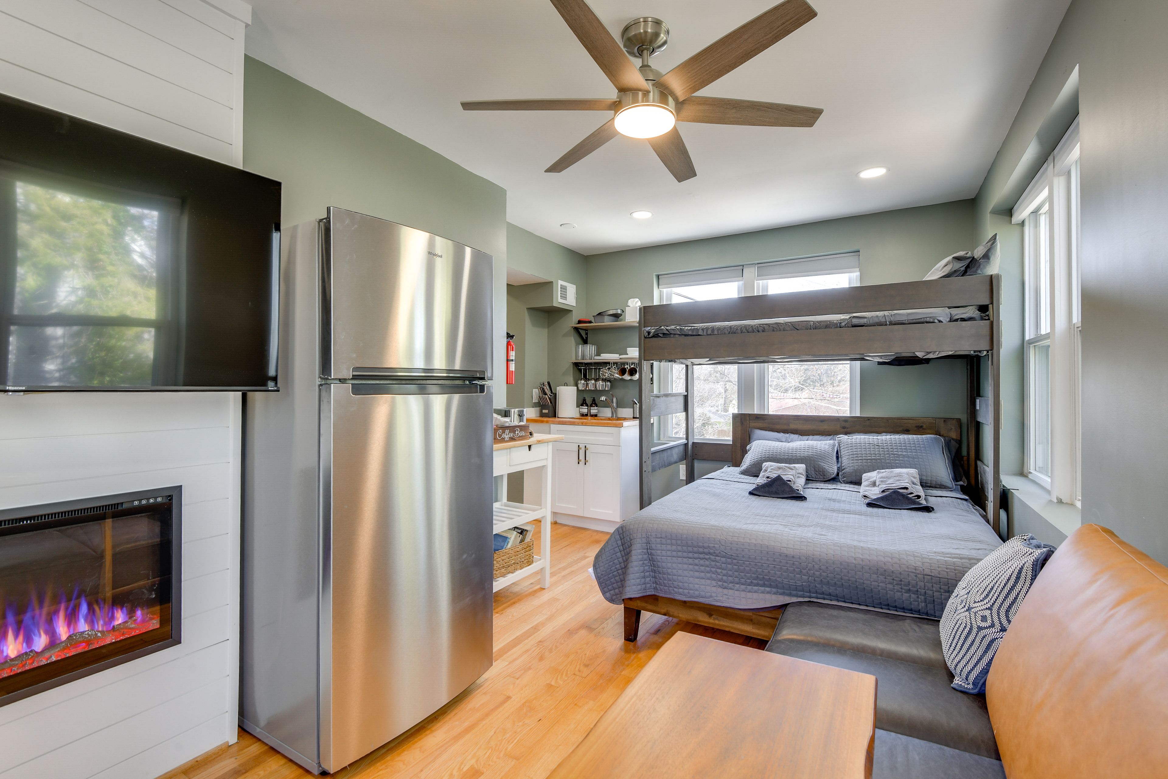 Cheverly Vacation Rental | Studio | 1BA | Steps Required | 400 Sq Ft