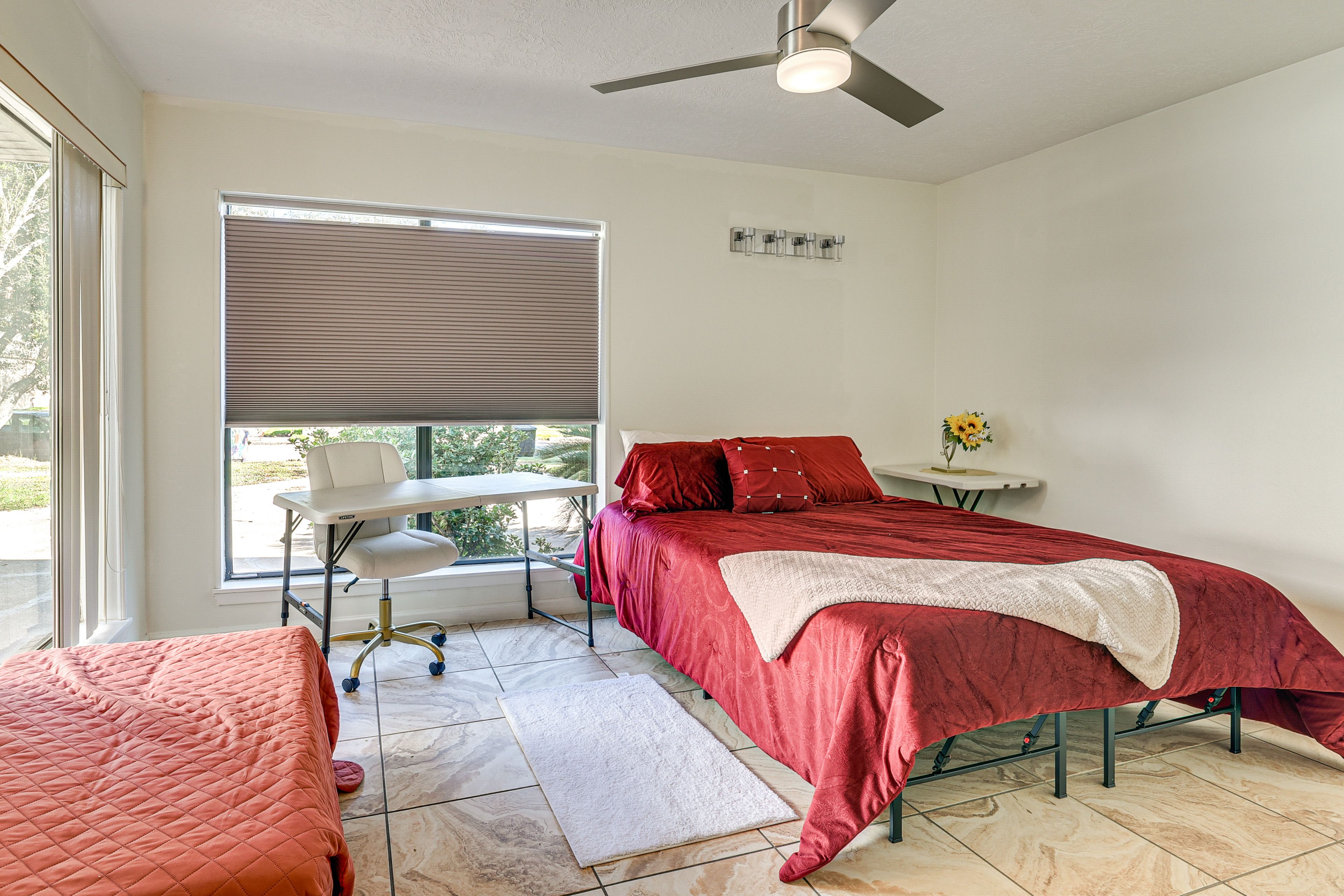 Bedroom | Queen Bed
