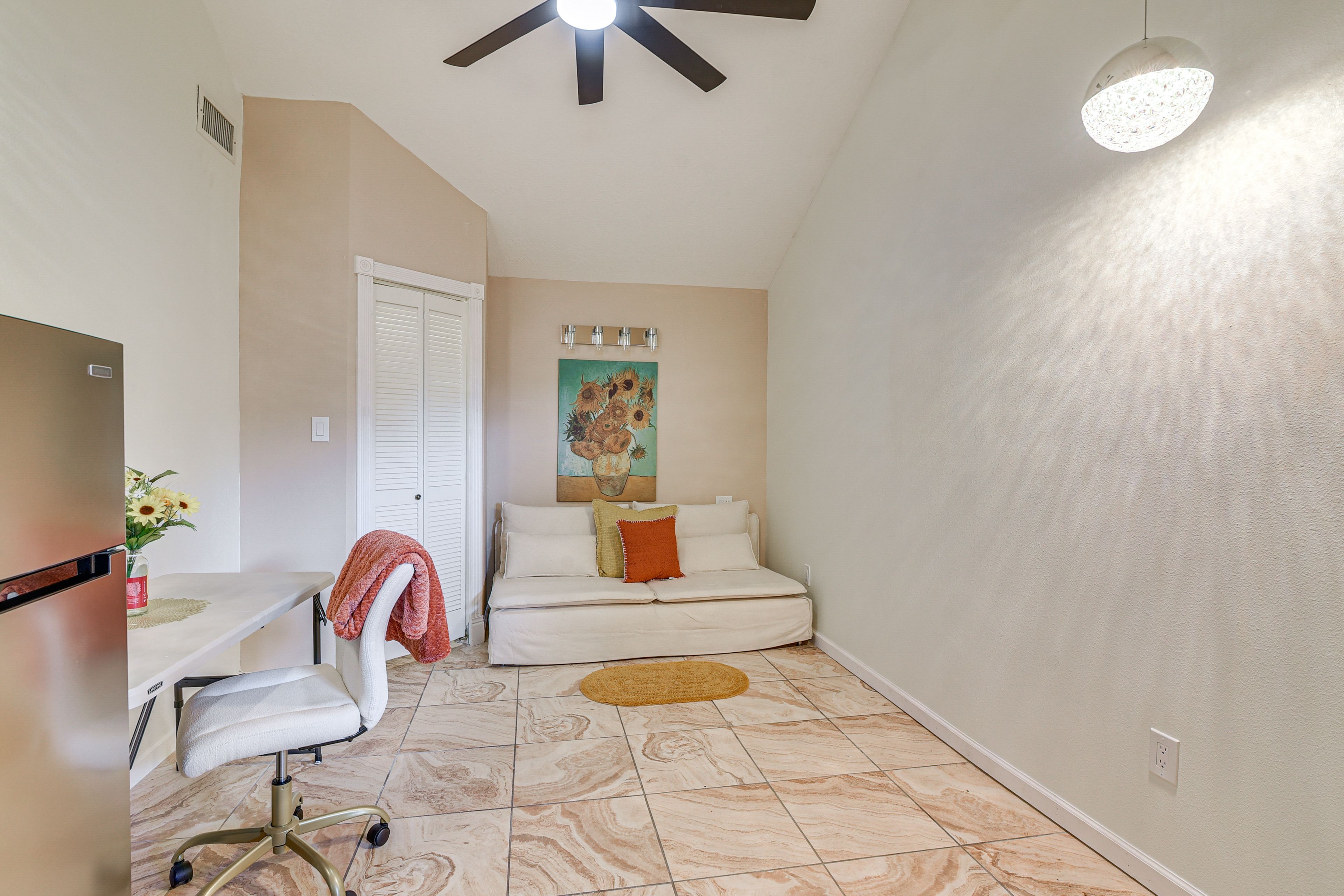 Duplex Interior | Desk | Free WiFi | Central A/C | Full Sleeper Sofa