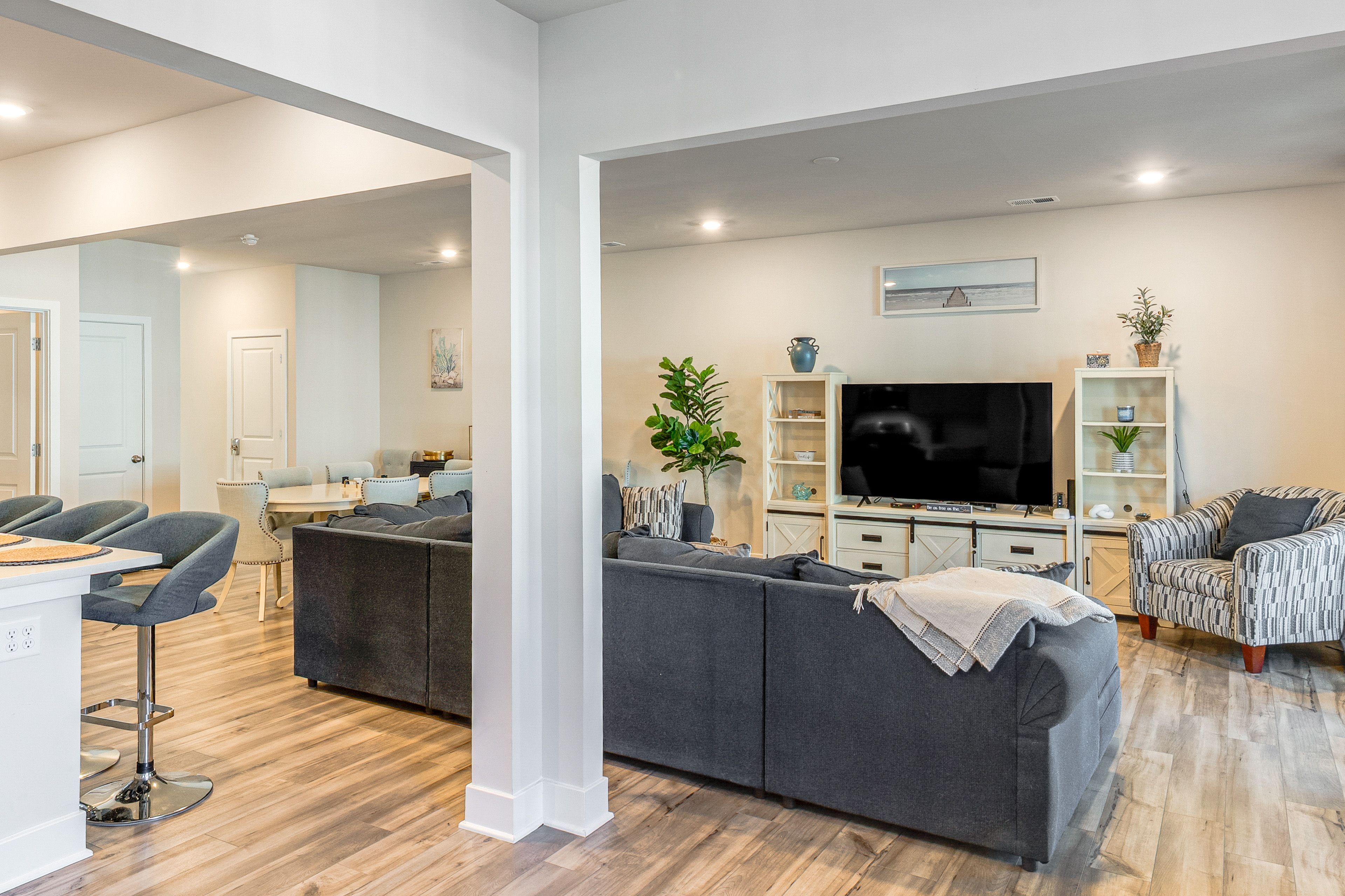 Living Room | Free WiFi | Smart TV | Central A/C & Heat | 1st Floor