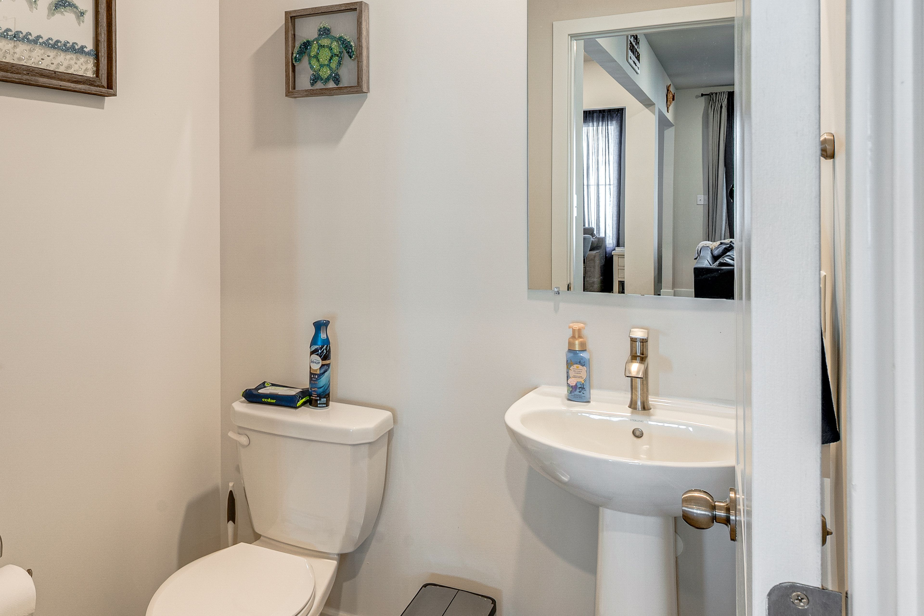 Half Bathroom | 1st Floor