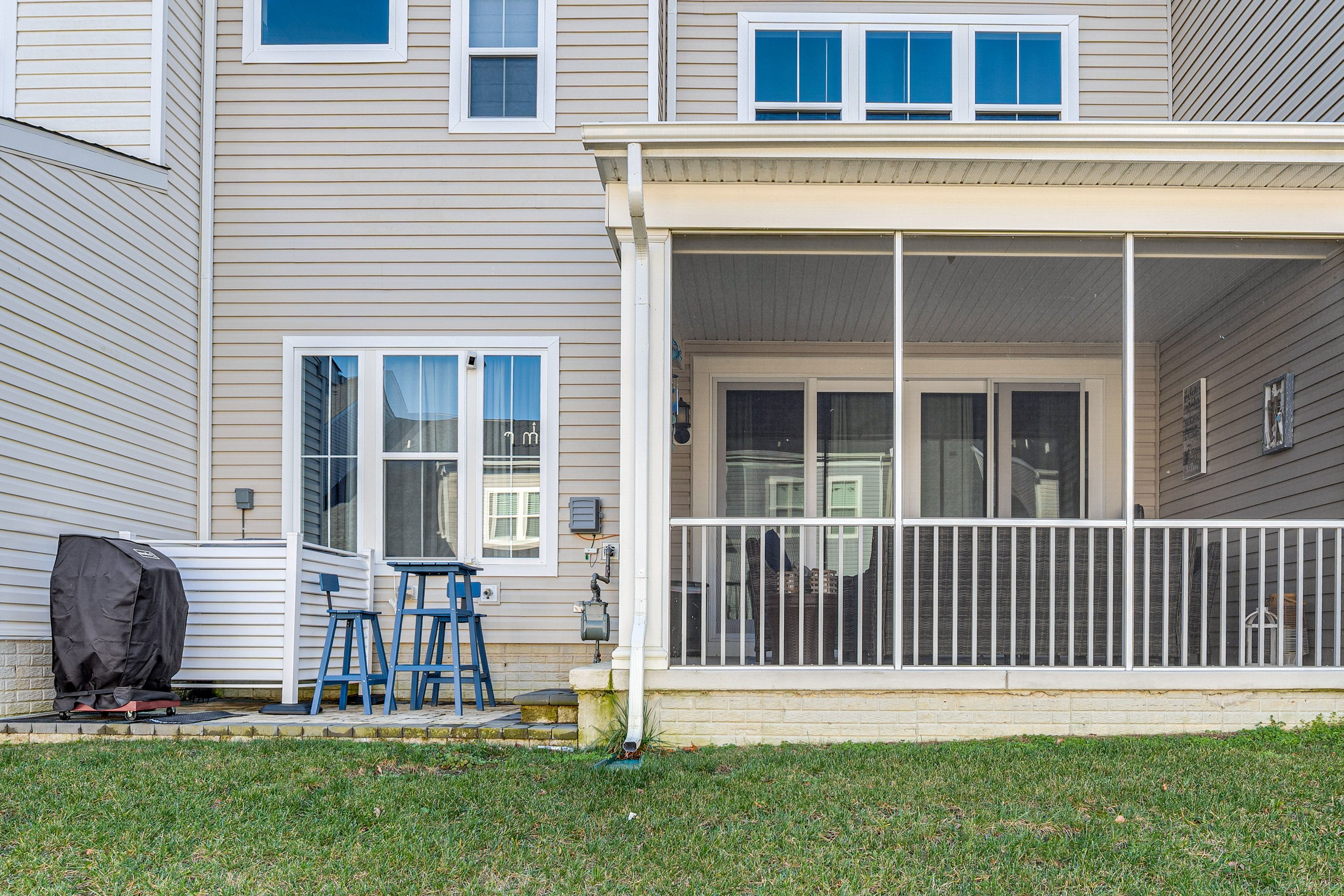 Screened Porch & Patio | Gas Grill