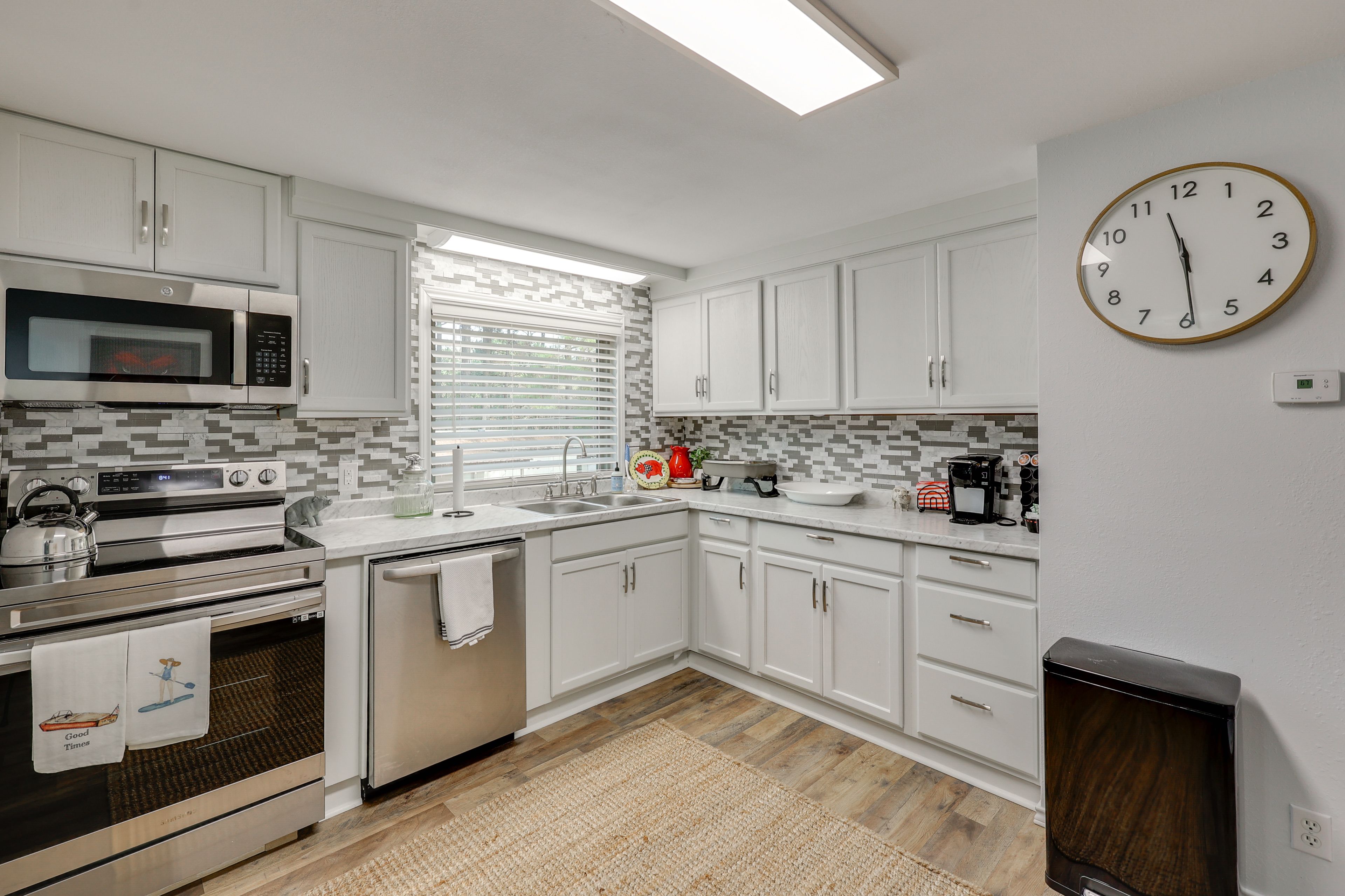 Kitchen | Cooking Basics | Keurig Coffee Maker | Microwave | Blender