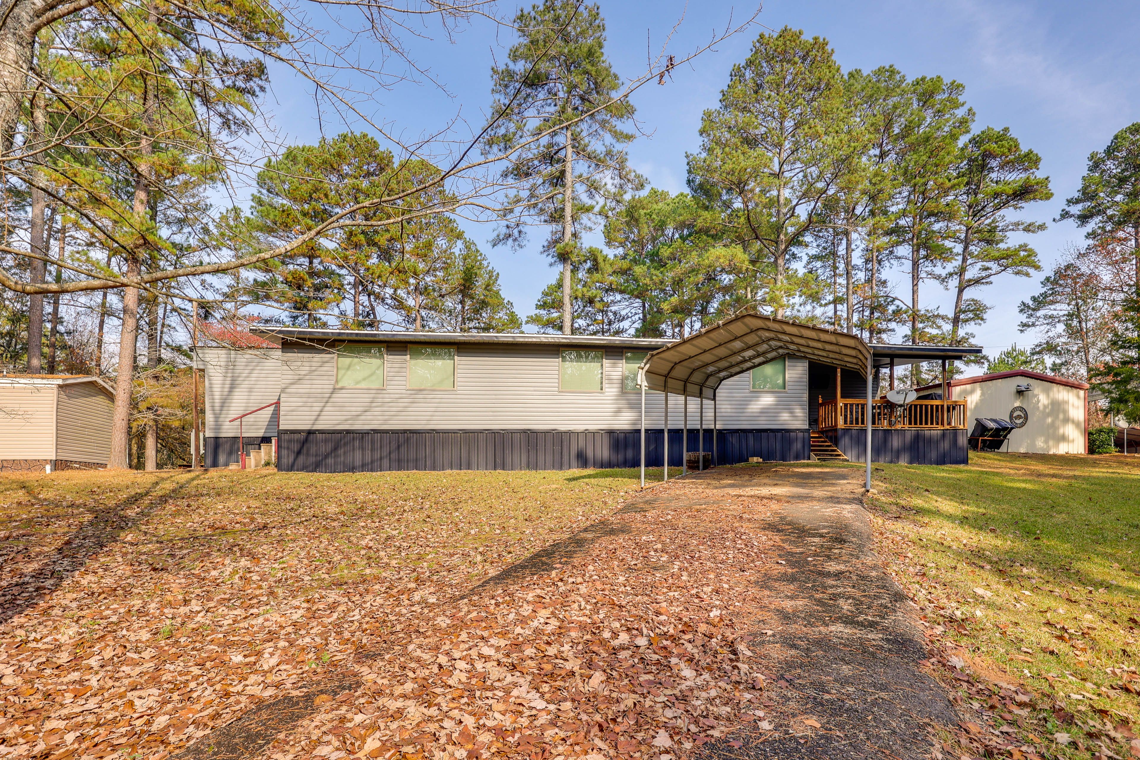 Exterior | Parking | Driveway (3 Vehicles) | Boat Trailer