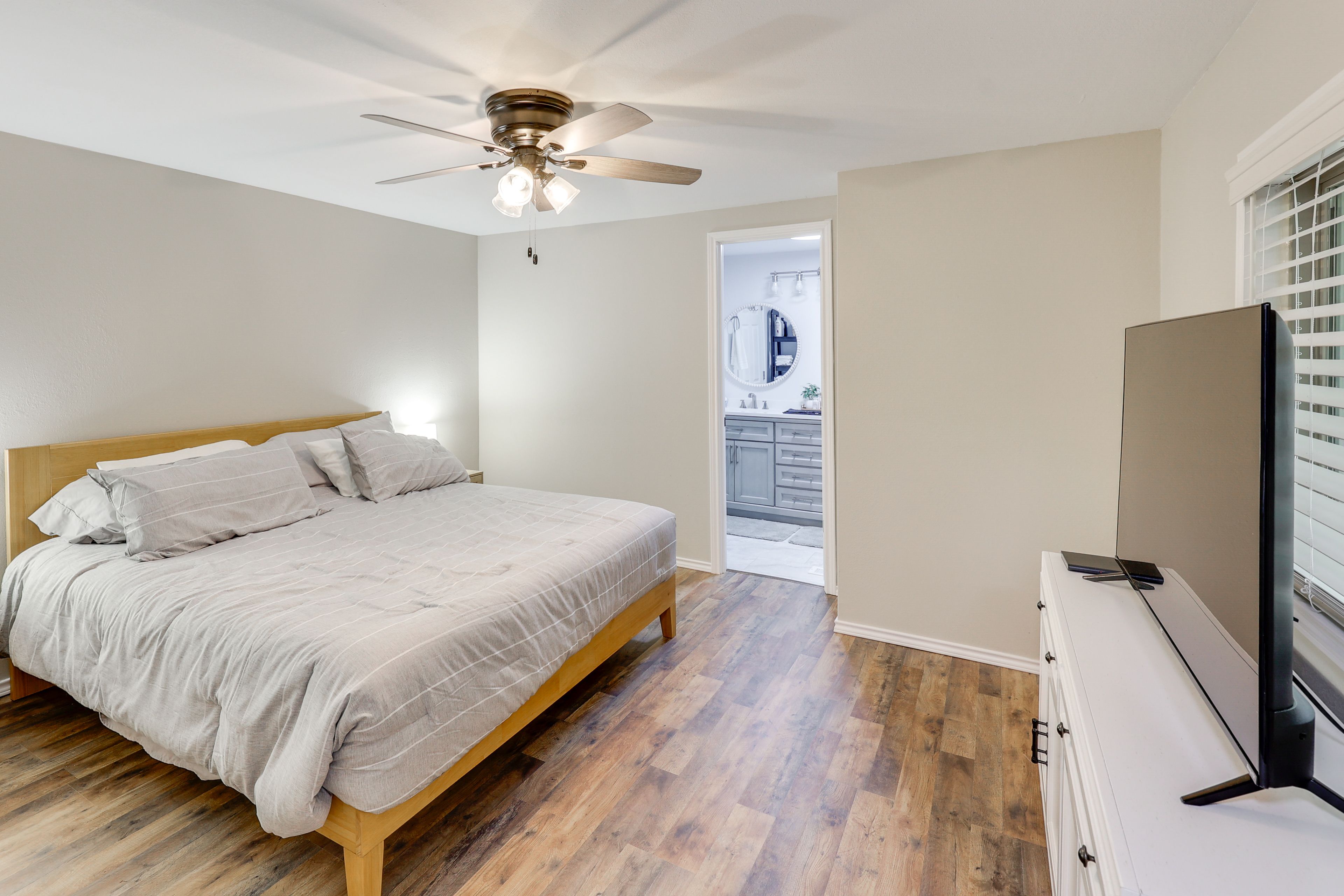 Bedroom 1 | King Bed | Linens Provided | En-Suite Bathroom