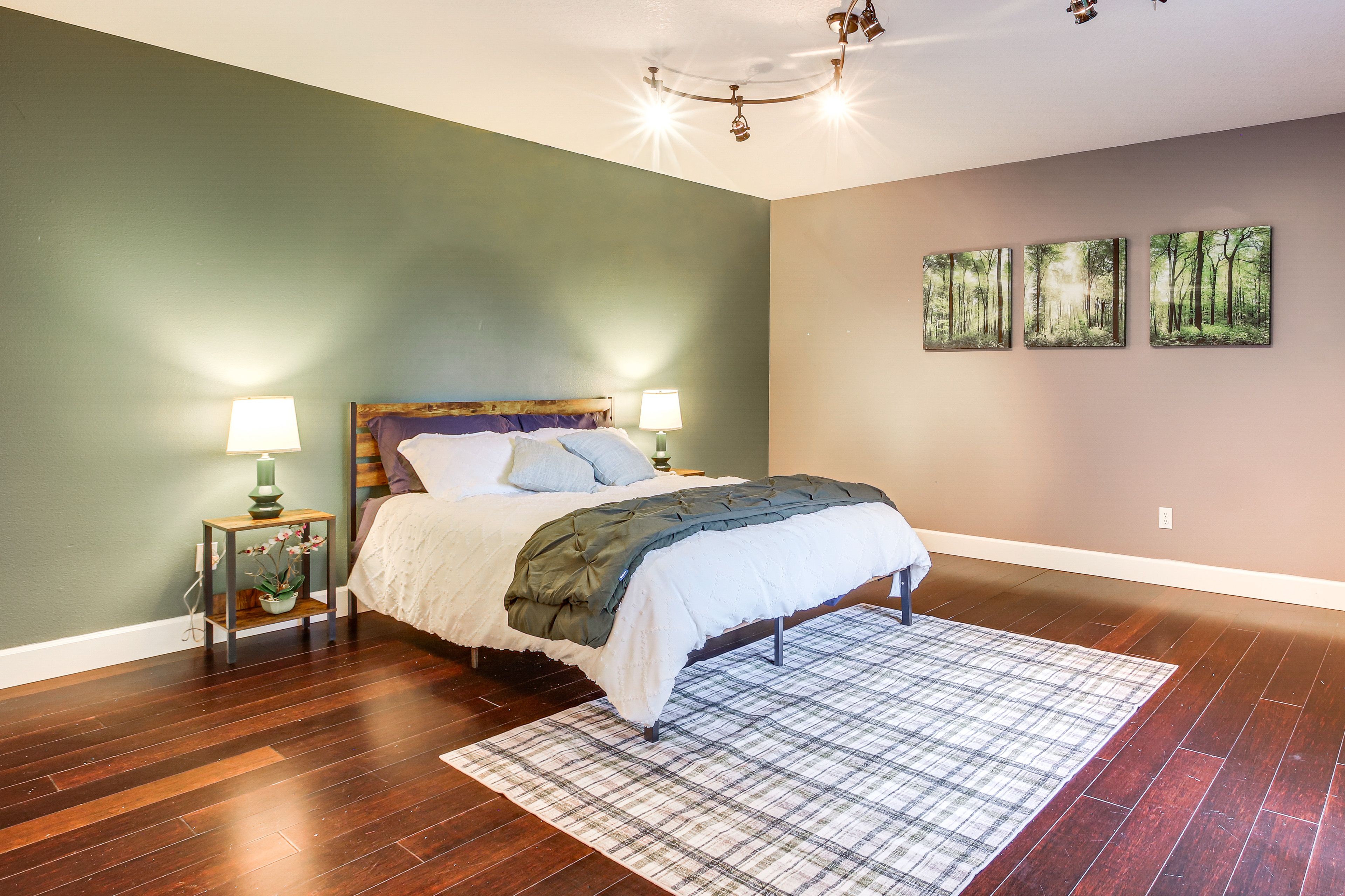 Bedroom 2 | Queen Bed