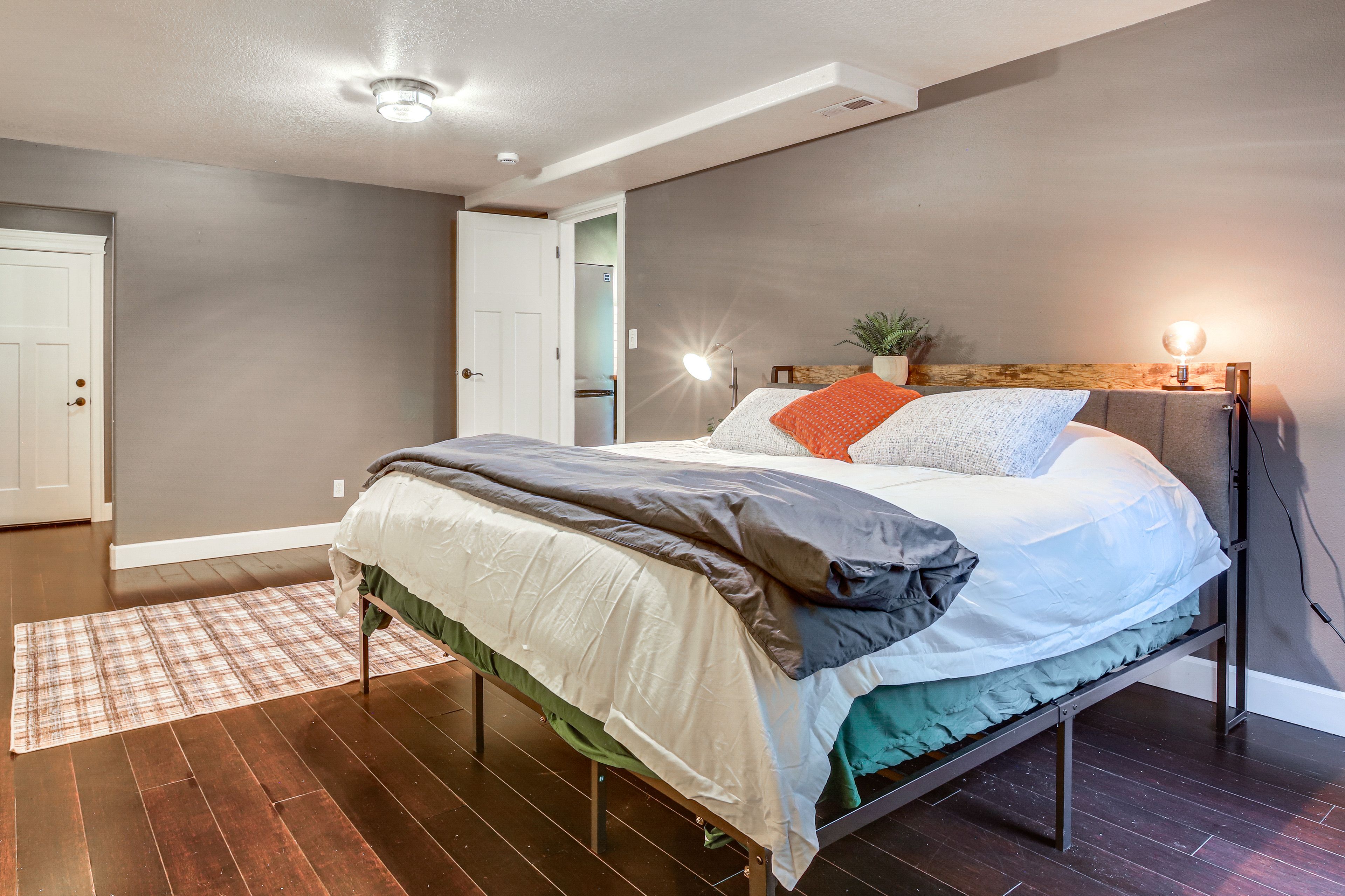Bedroom 1 | King Bed | Linens Provided