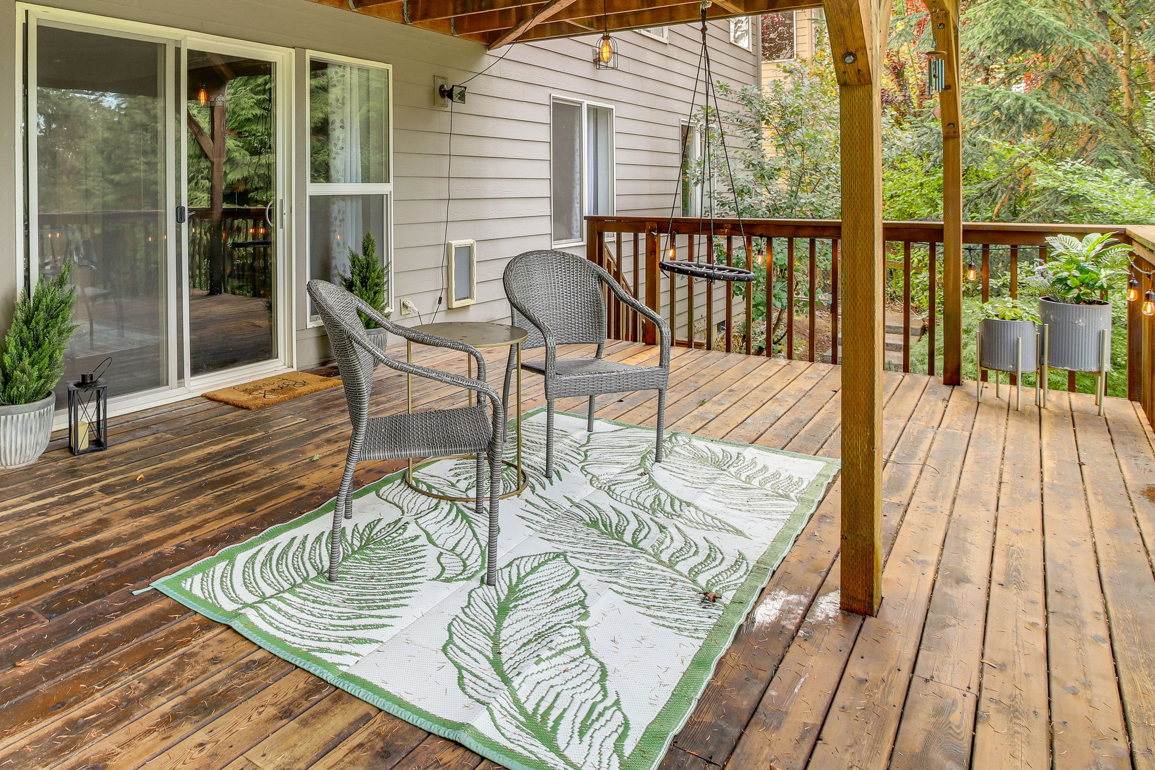 Property Exterior | Single-Level Apartment | Private Deck