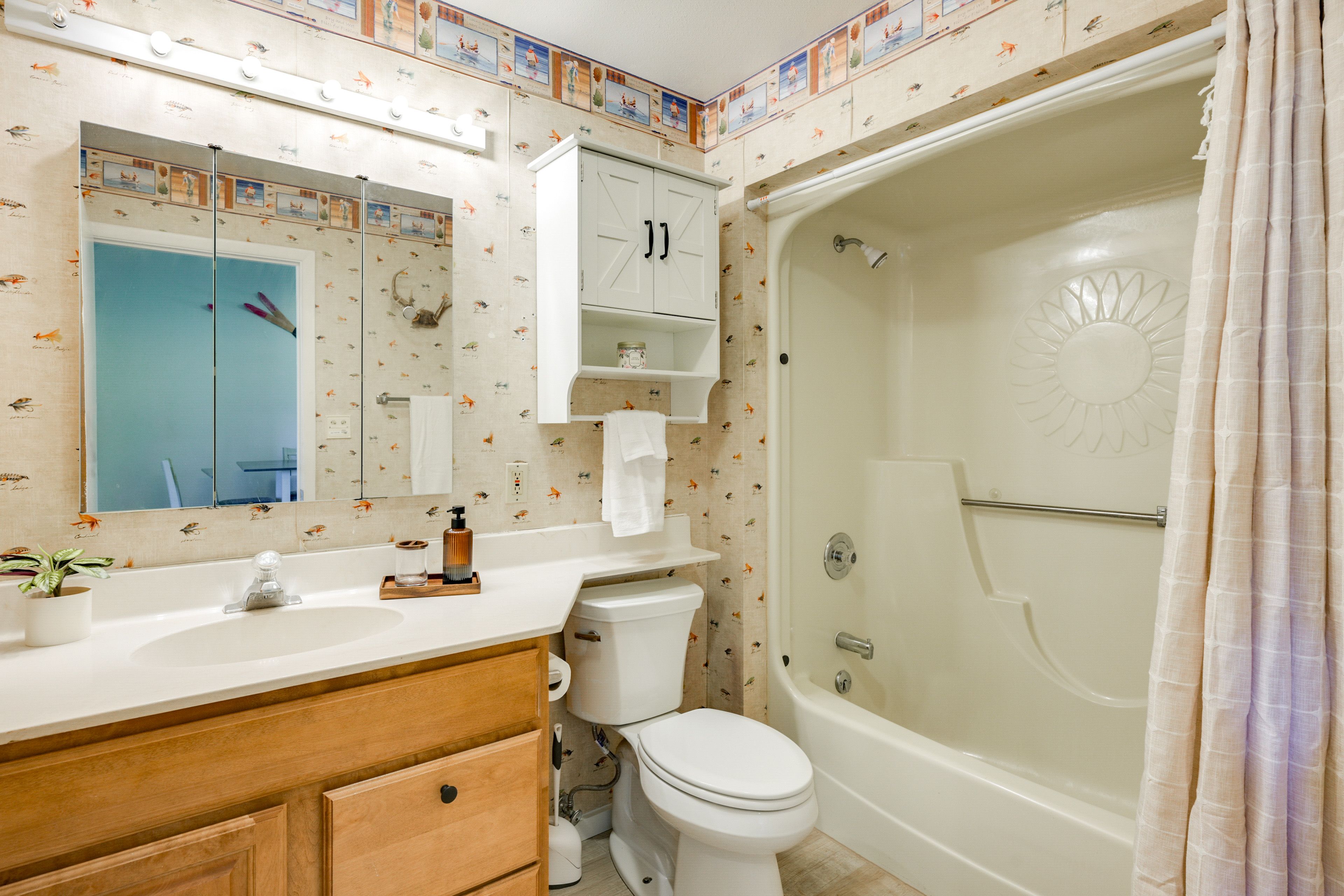 Full Bathroom | 1st Floor