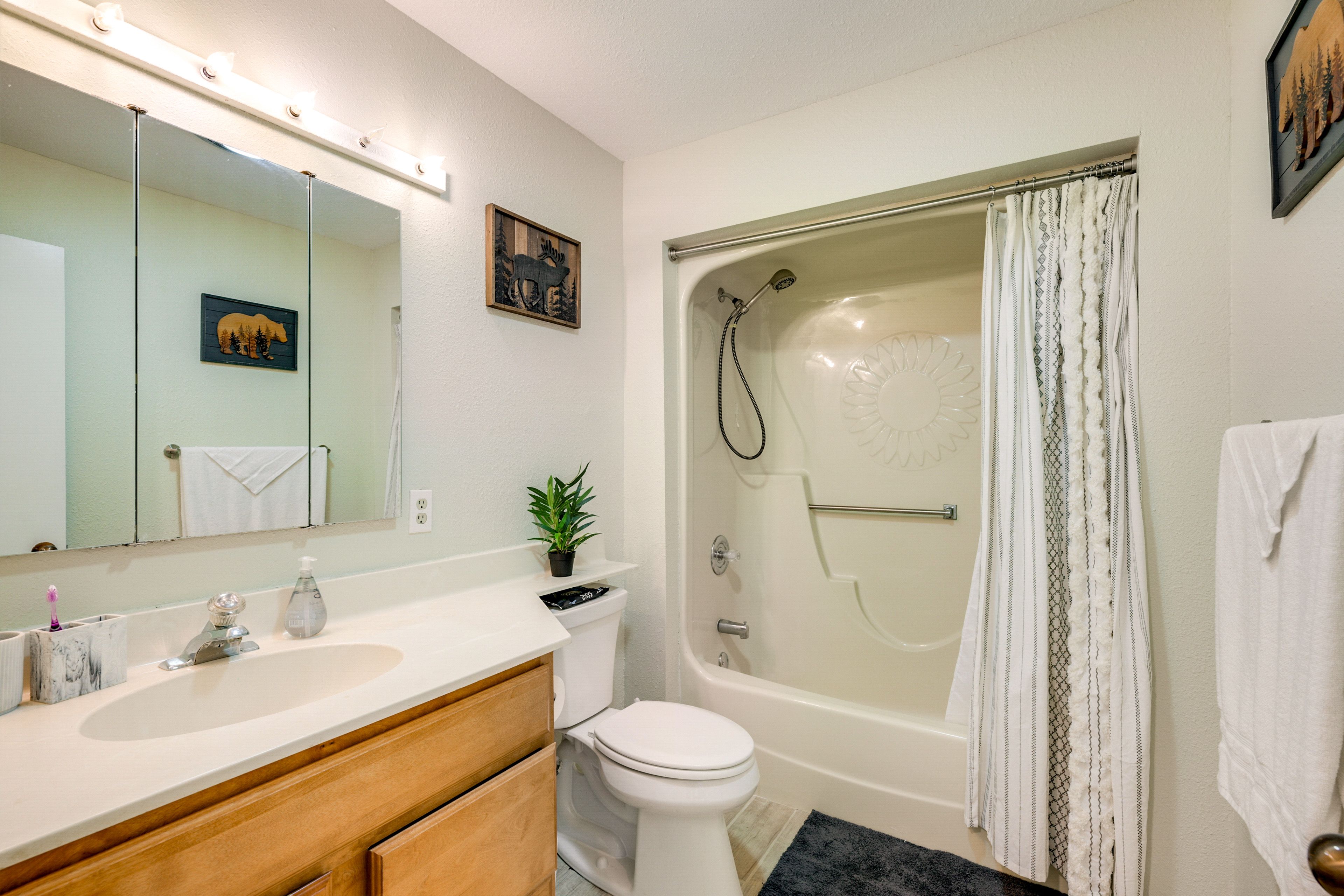 Full Bathroom | 1st Floor