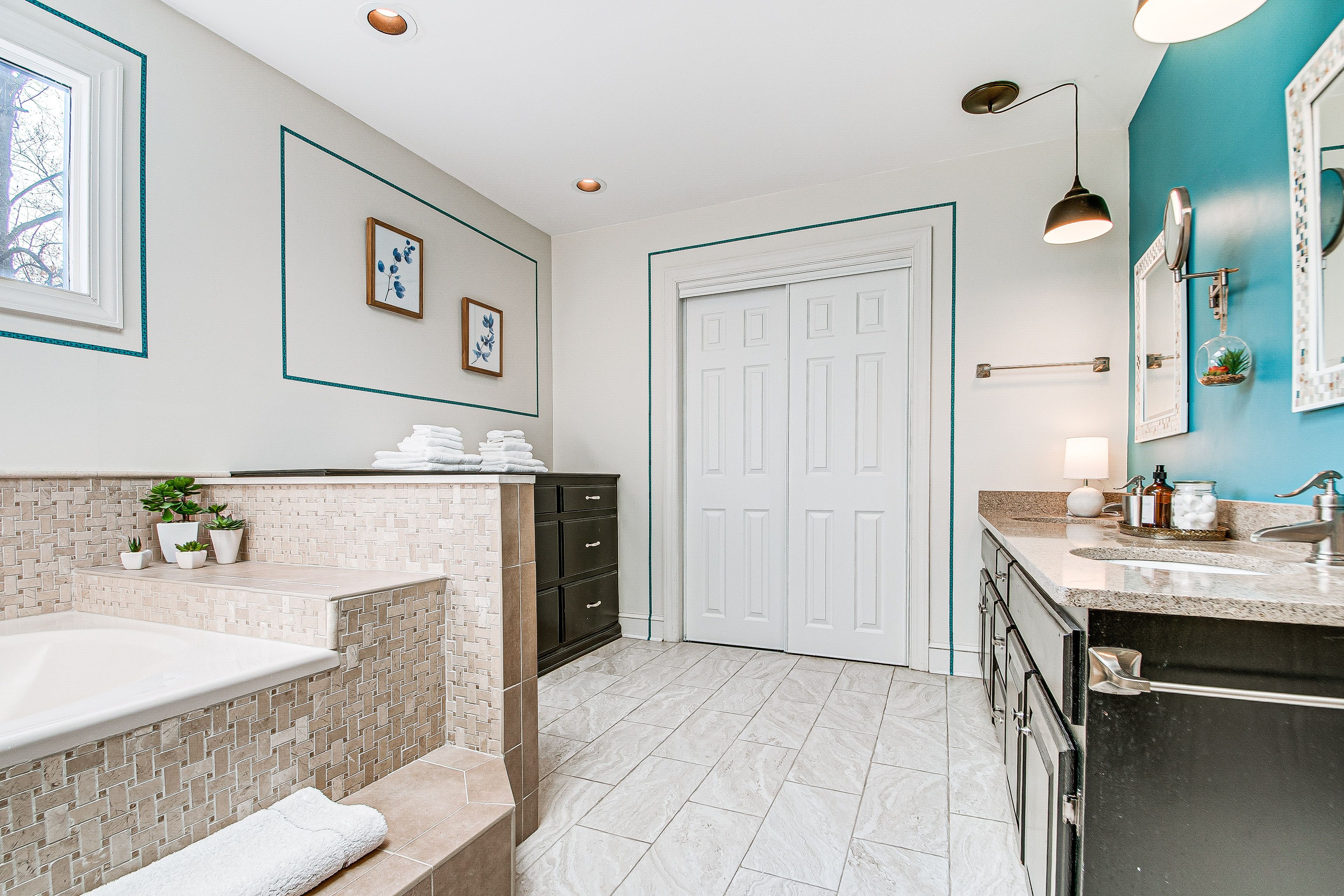 Full Bathroom | 2nd Floor | Towels Provided