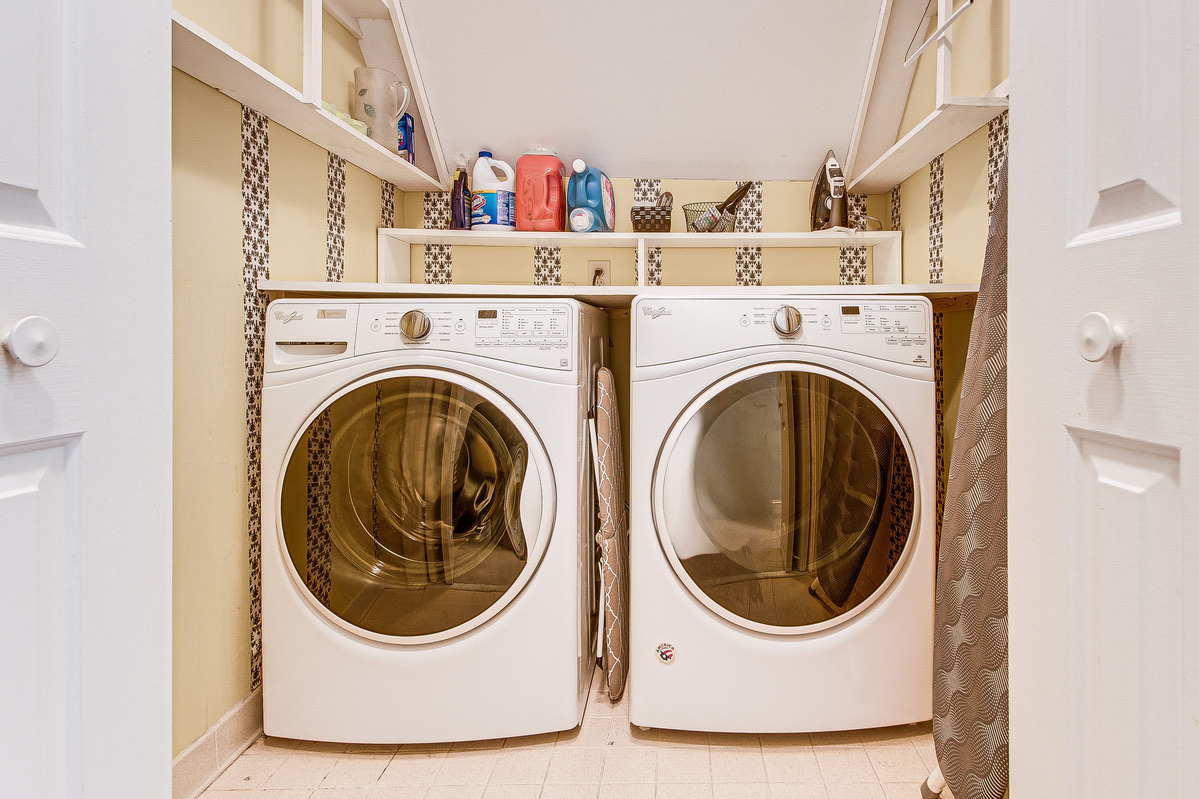 Laundry Room | Washer/Dryer | Iron/Board