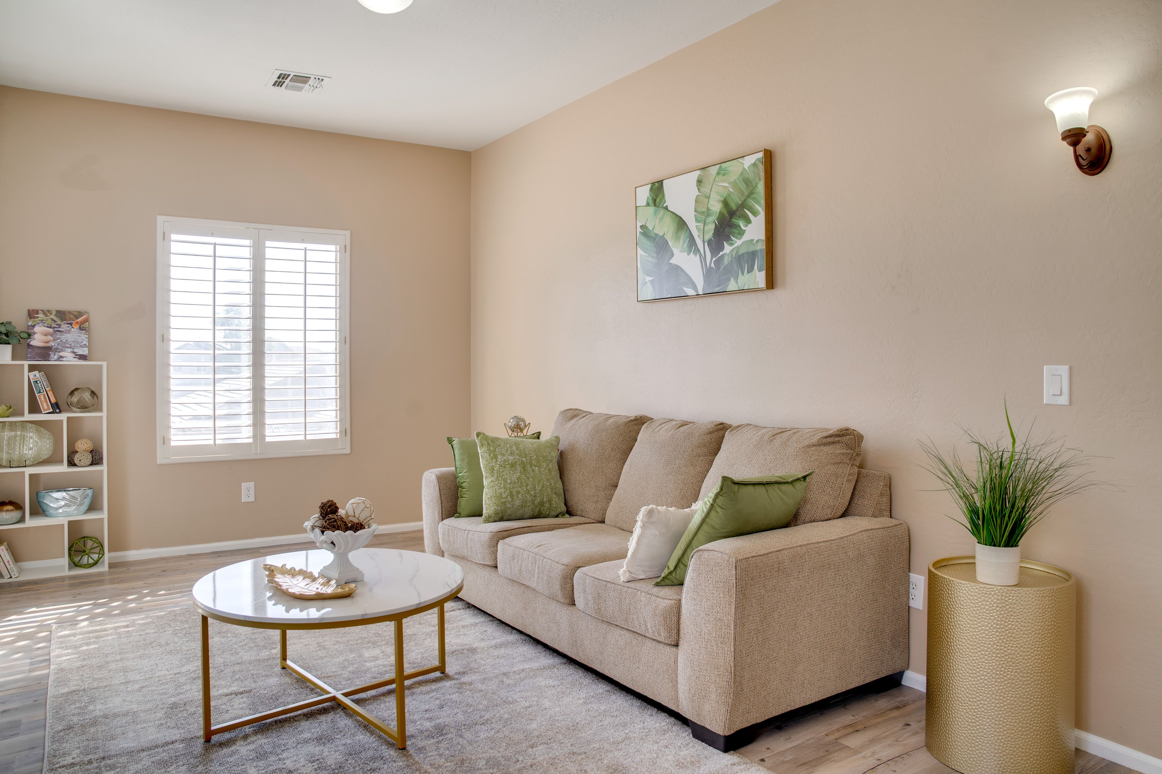 Sitting Room | Free WiFi | Central A/C | 2nd Floor