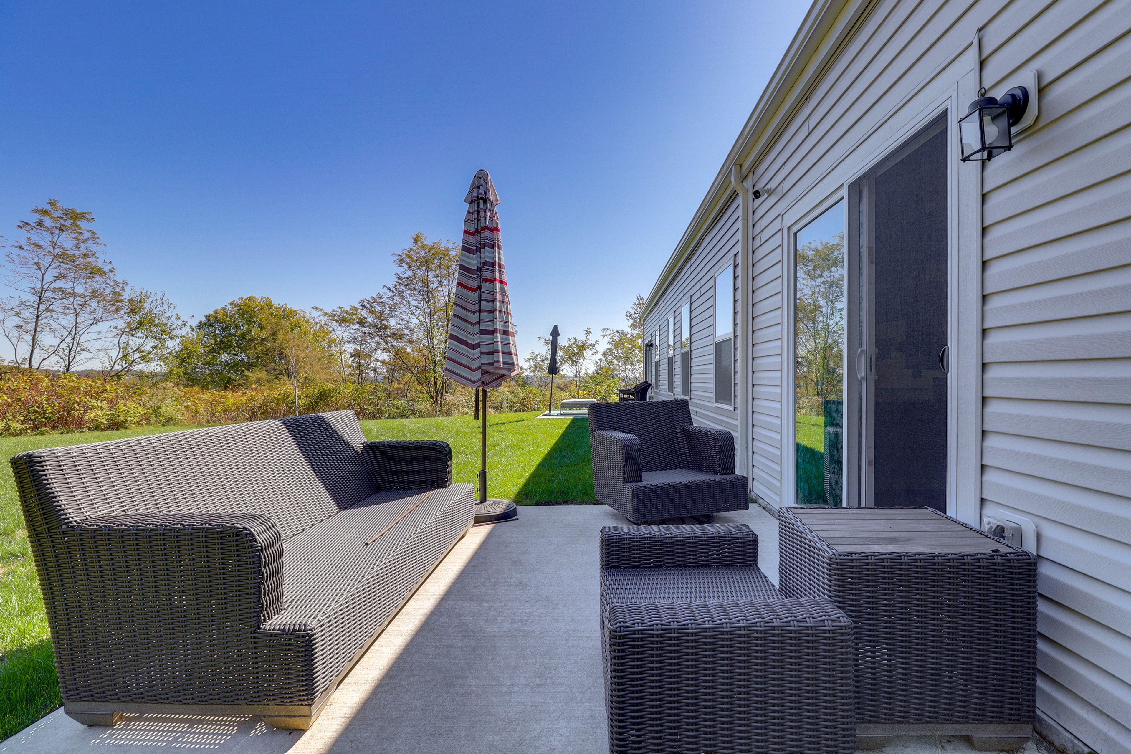 Patio Area w/ Seating