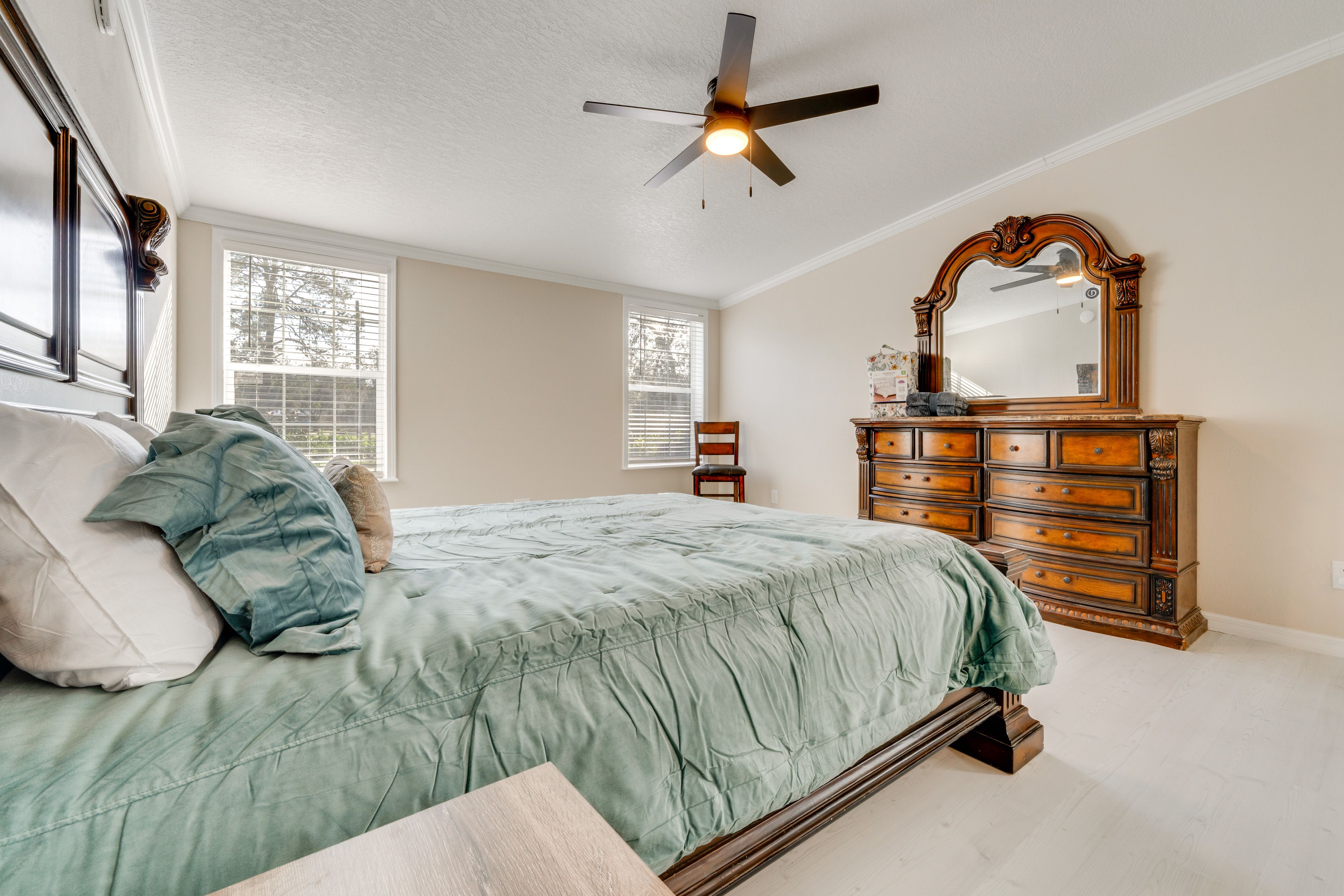 Bedroom 1 | King Bed