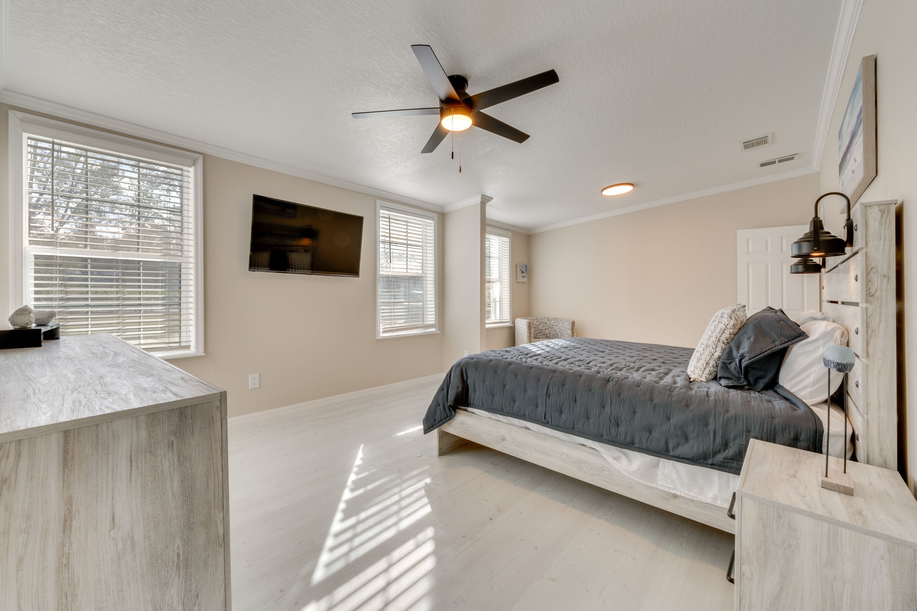 Bedroom 2 | King Bed