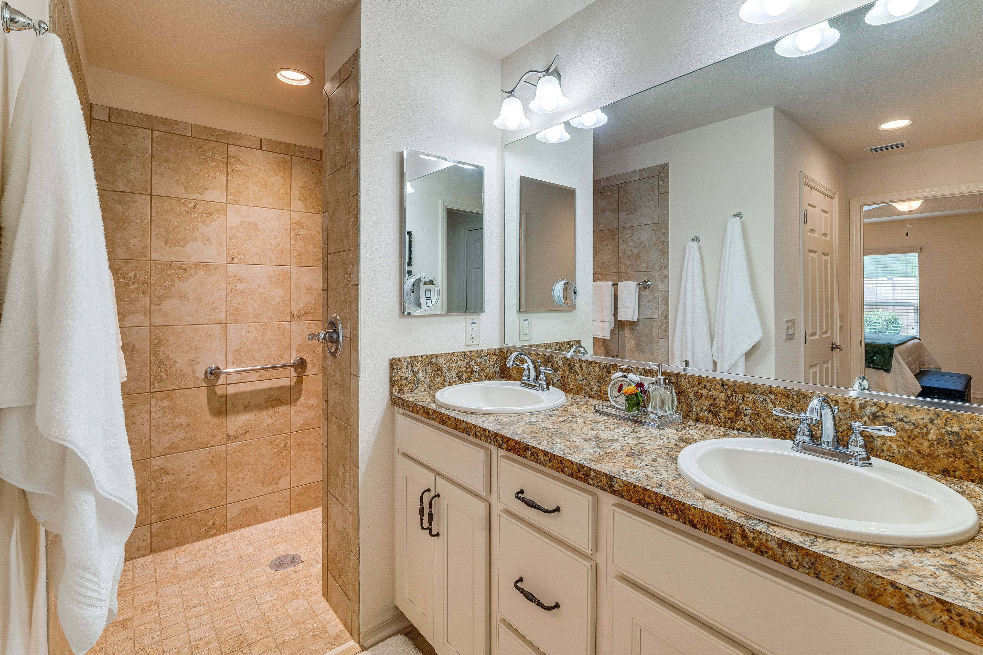 En-Suite Bathroom | Towels Provided
