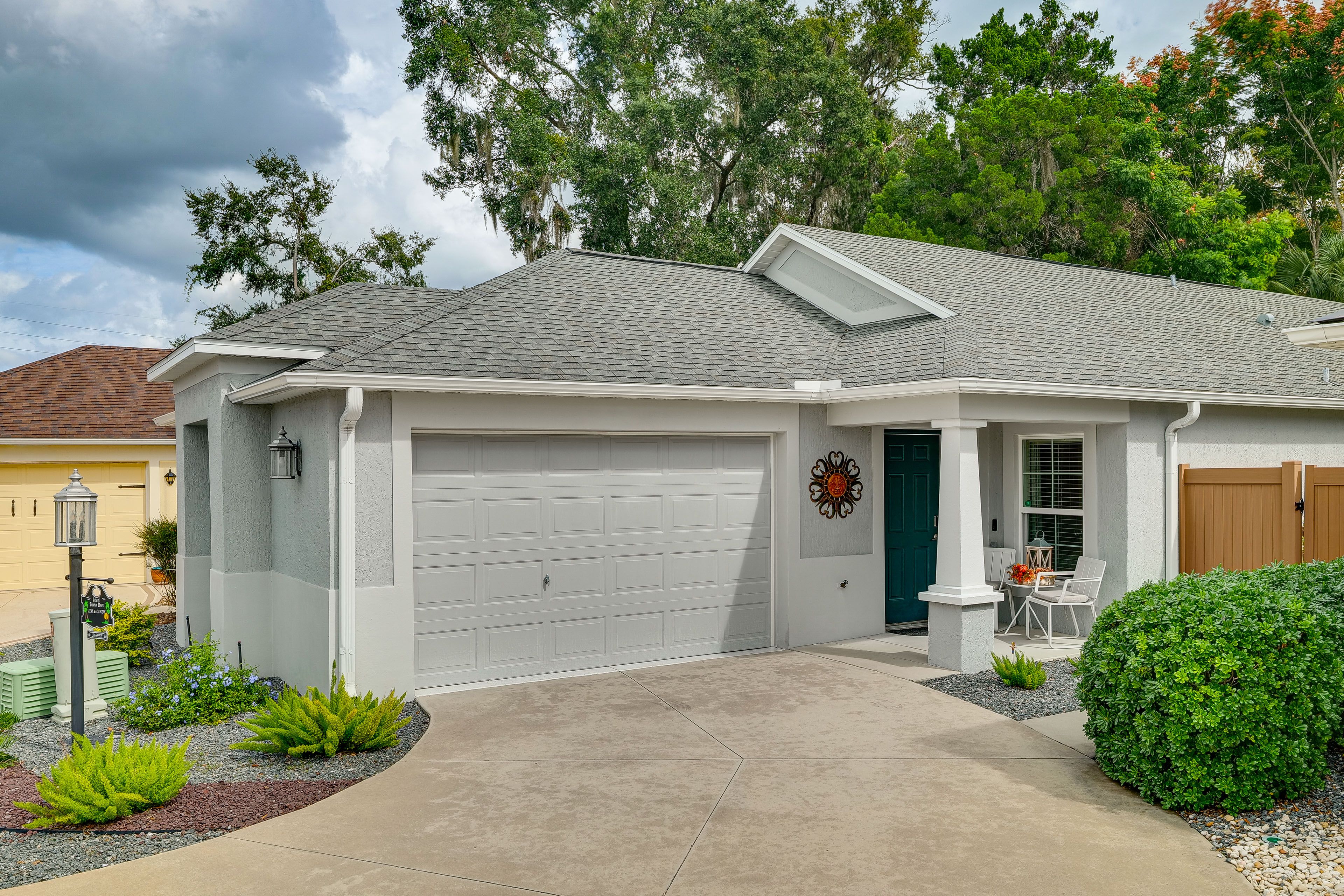 Parking | Driveway & Garage (2 Vehicles)