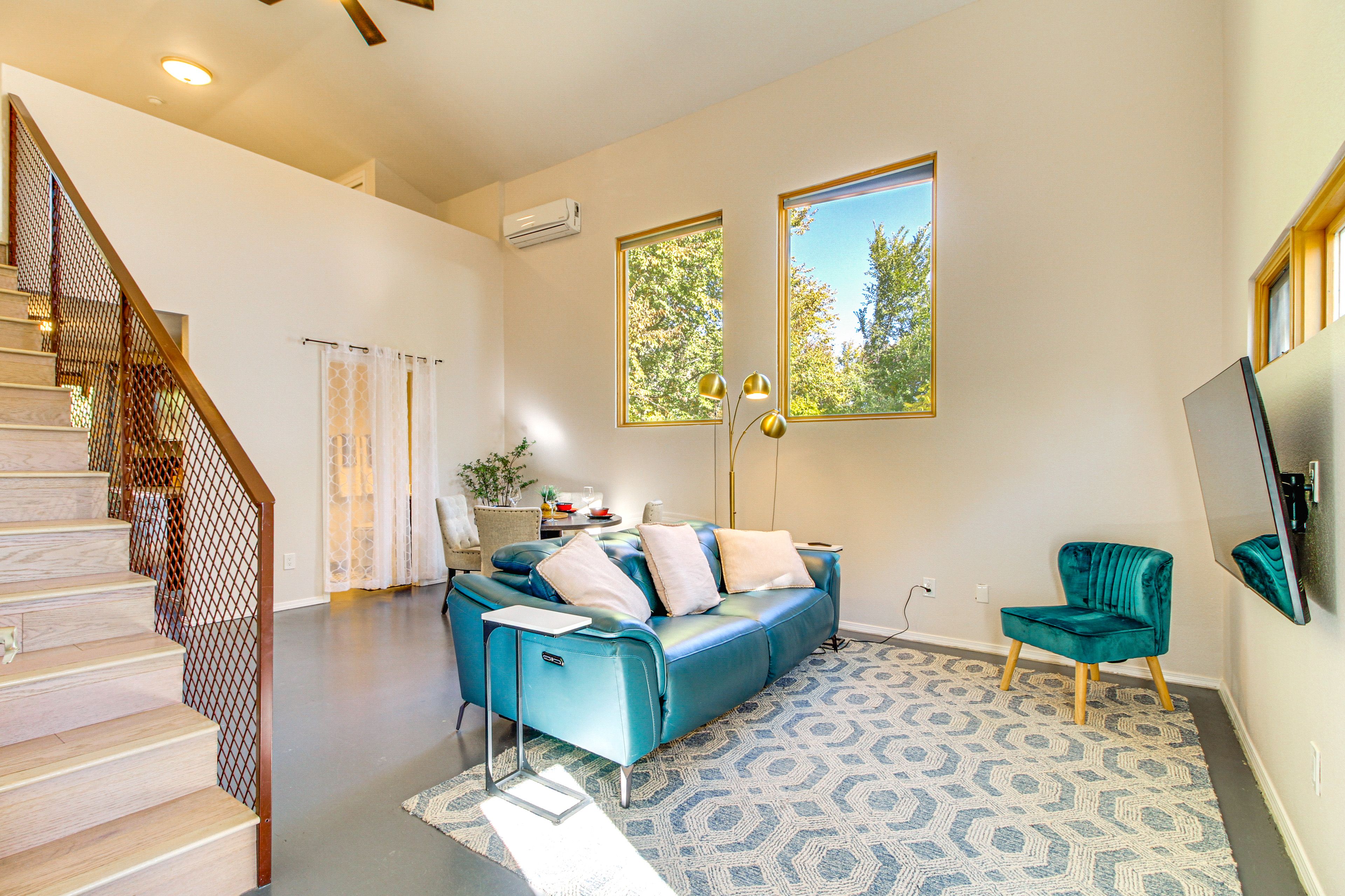 Albuquerque Vacation Rental | 1BR | 1BA | 701 Sq Ft | Stairs Required