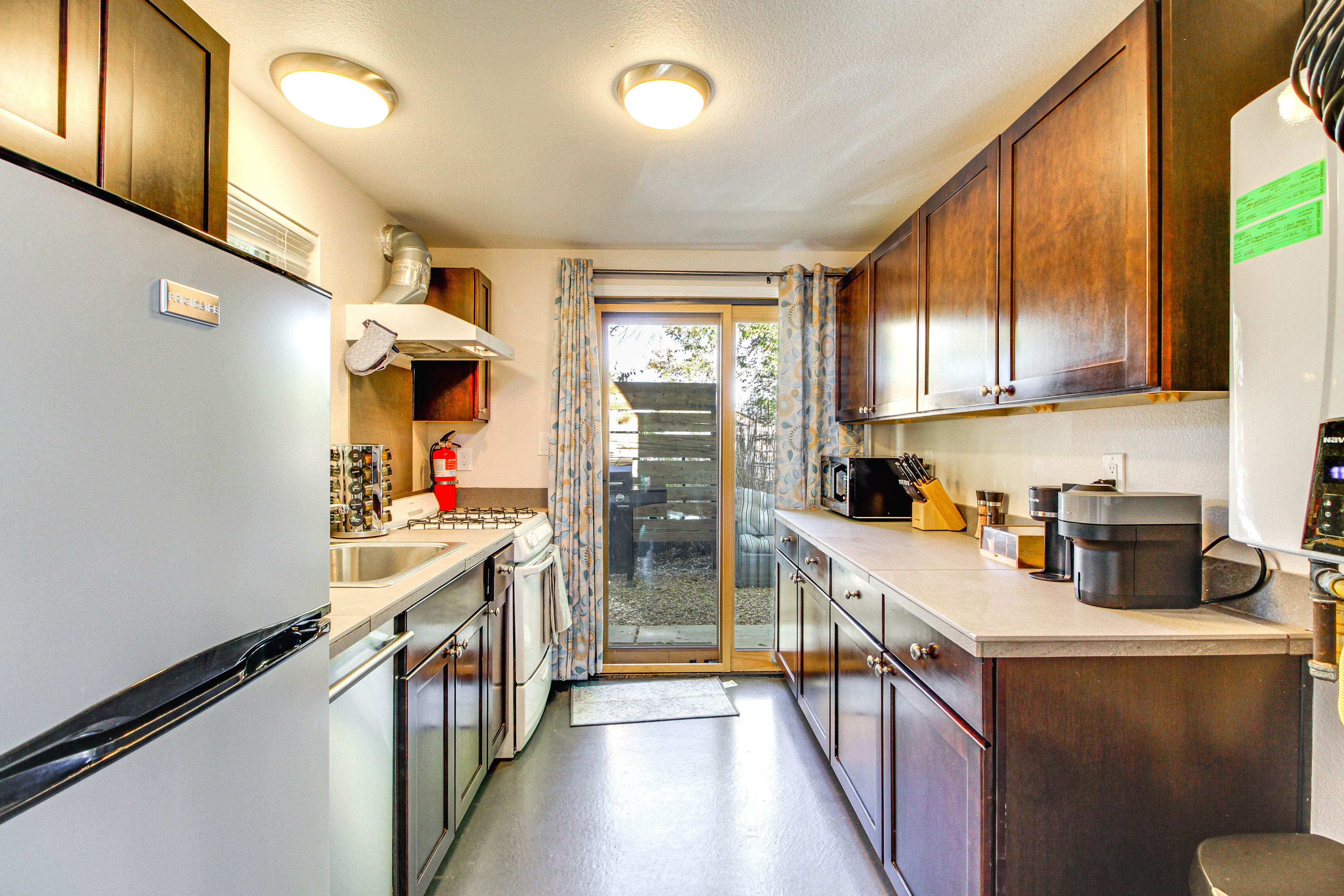Kitchen | Dishwasher | Spices | 1st Floor