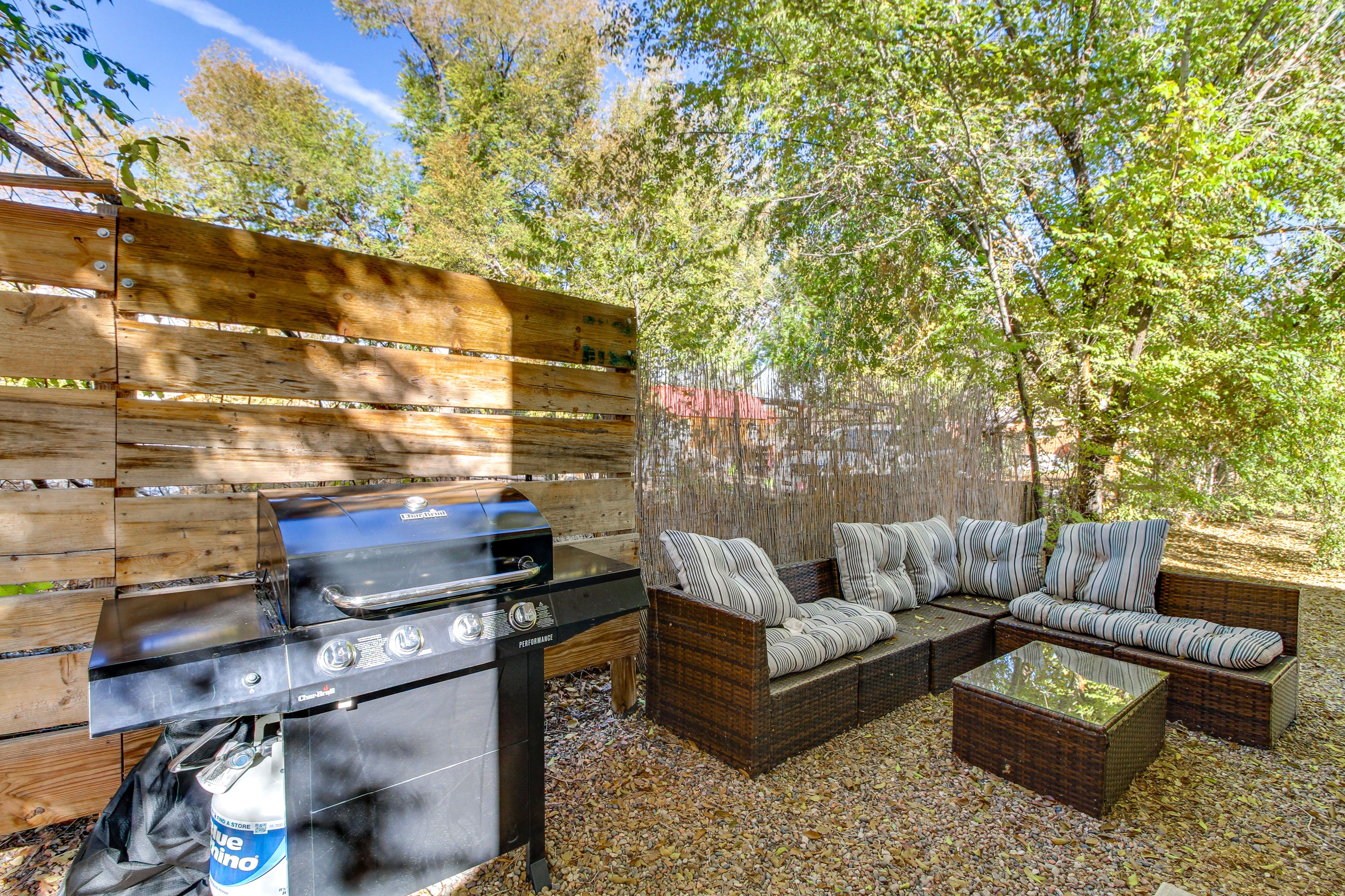 Backyard | Gas Grill | Lounge Seating