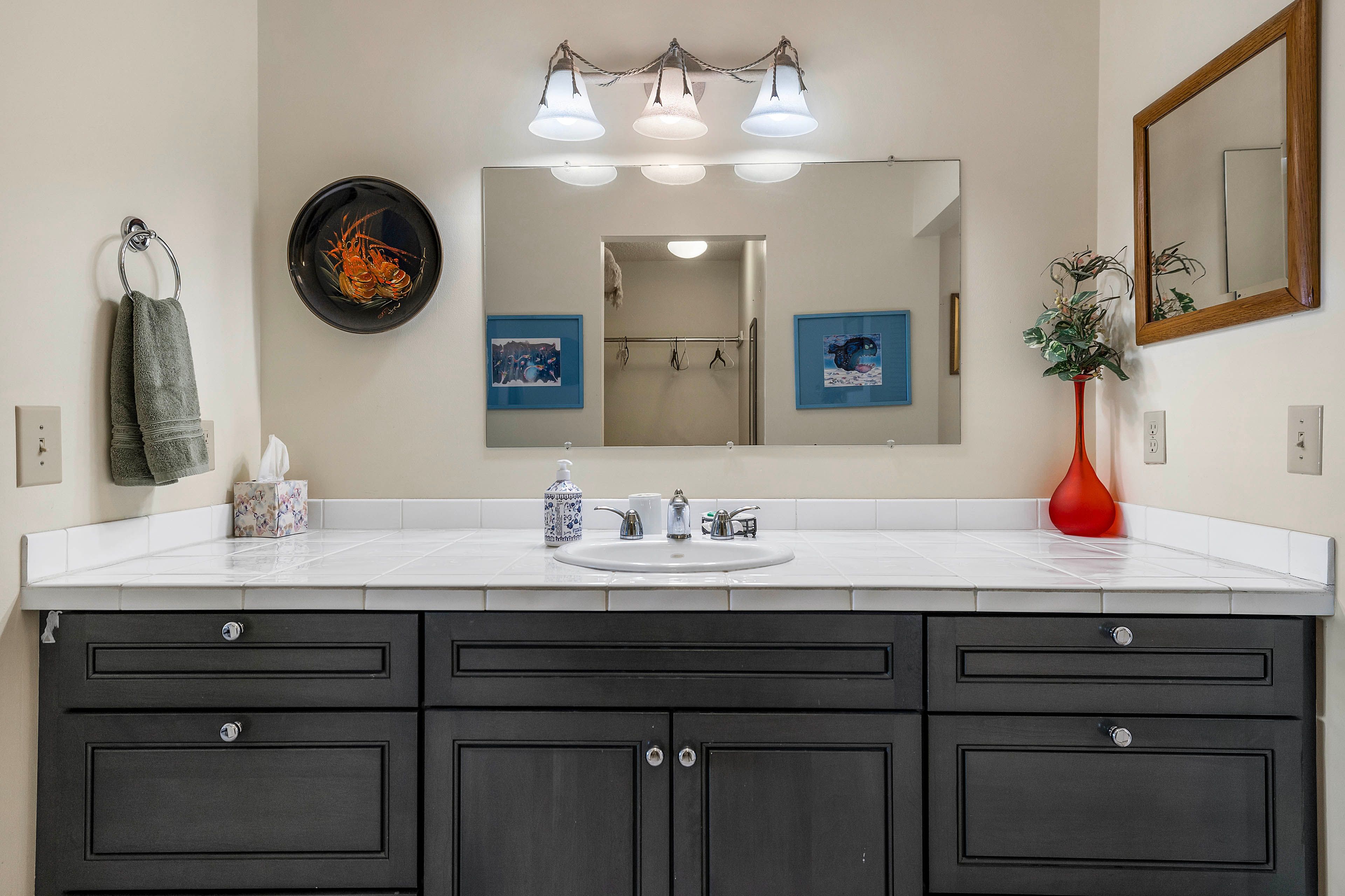 Full Bath | Towels | Hair Dryer | 1st Floor