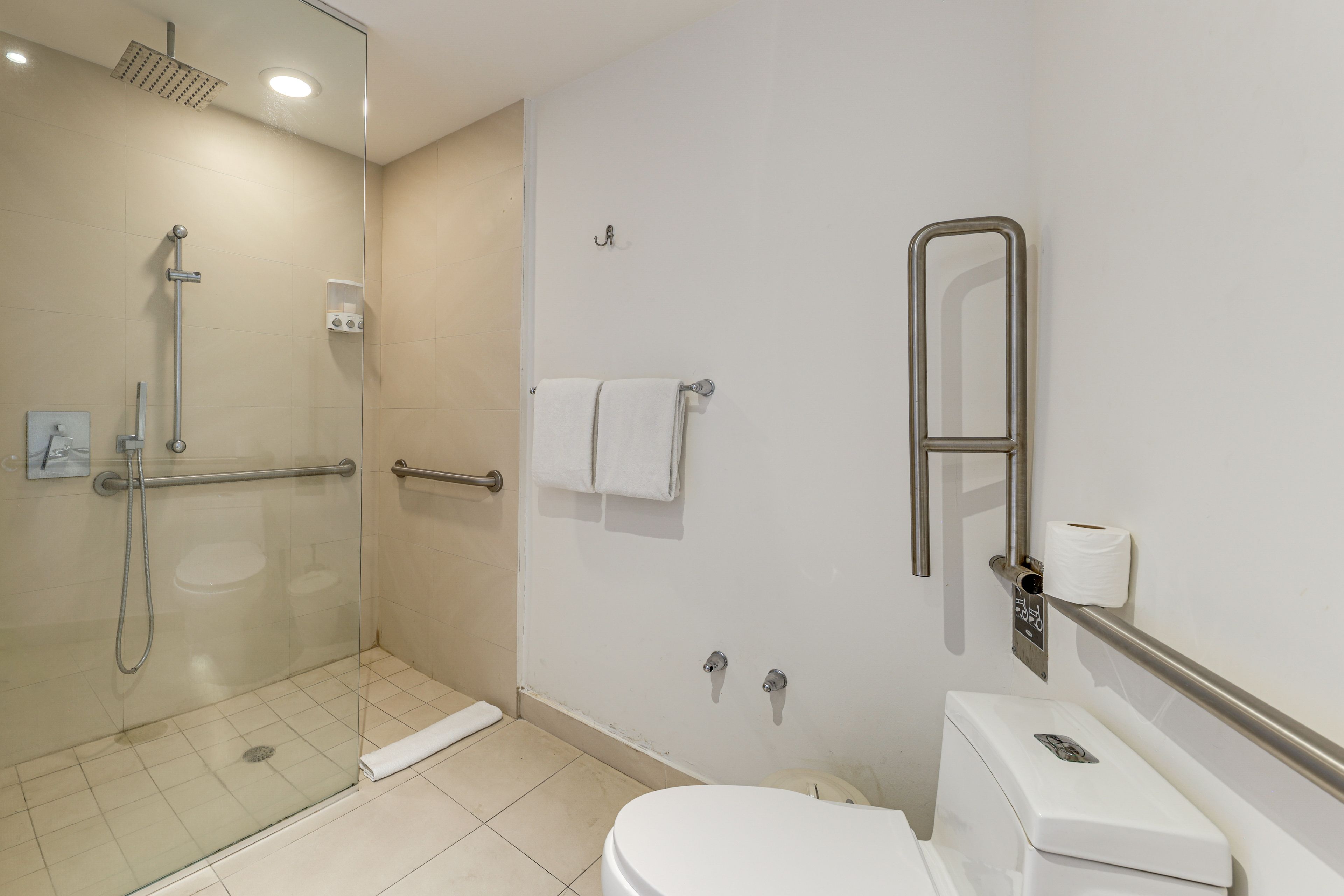 Full Bathroom | Linens & Towels