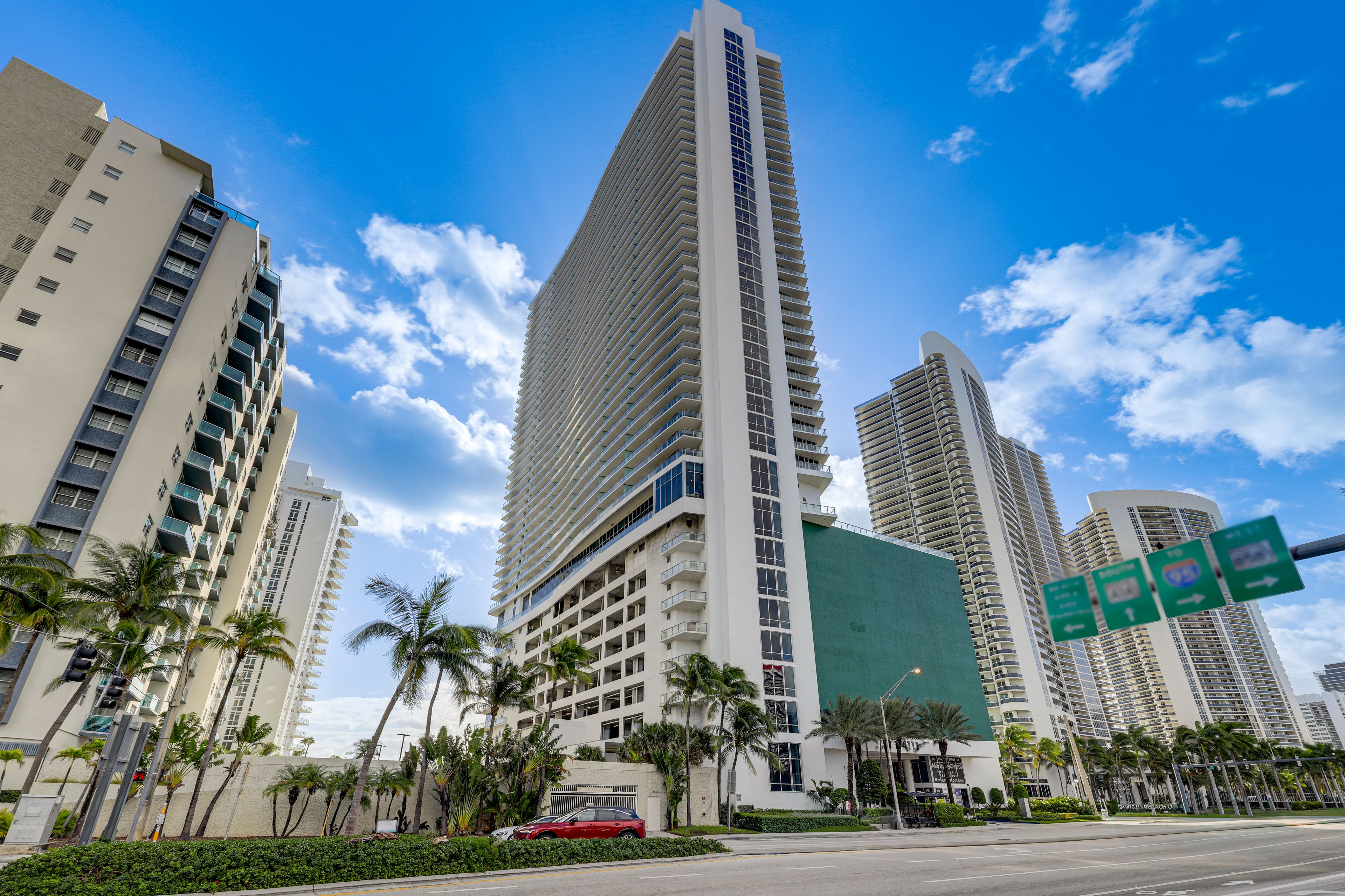 Exterior | Parking | Garage (1 Vehicle)