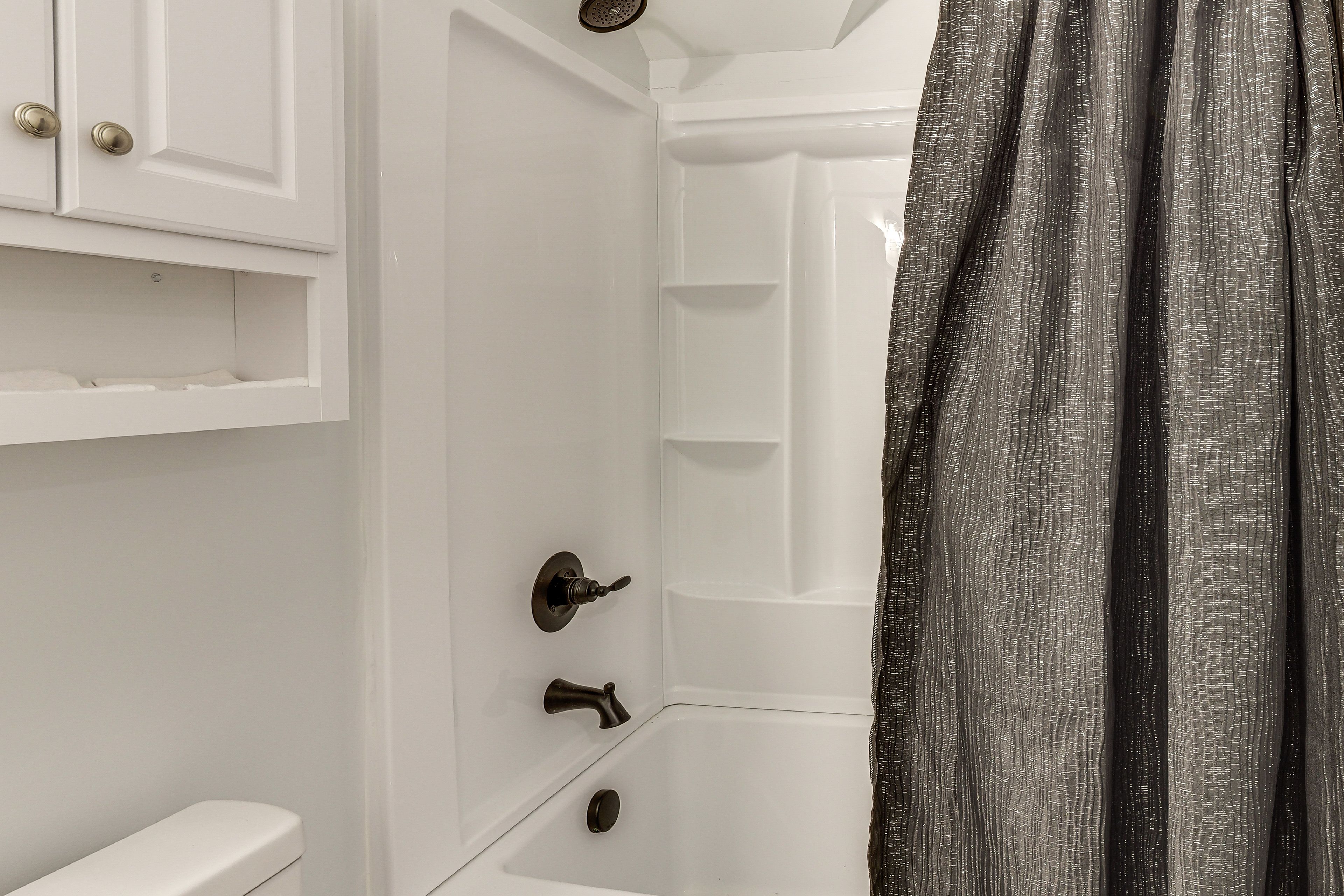 Full Bathroom | 2nd Floor