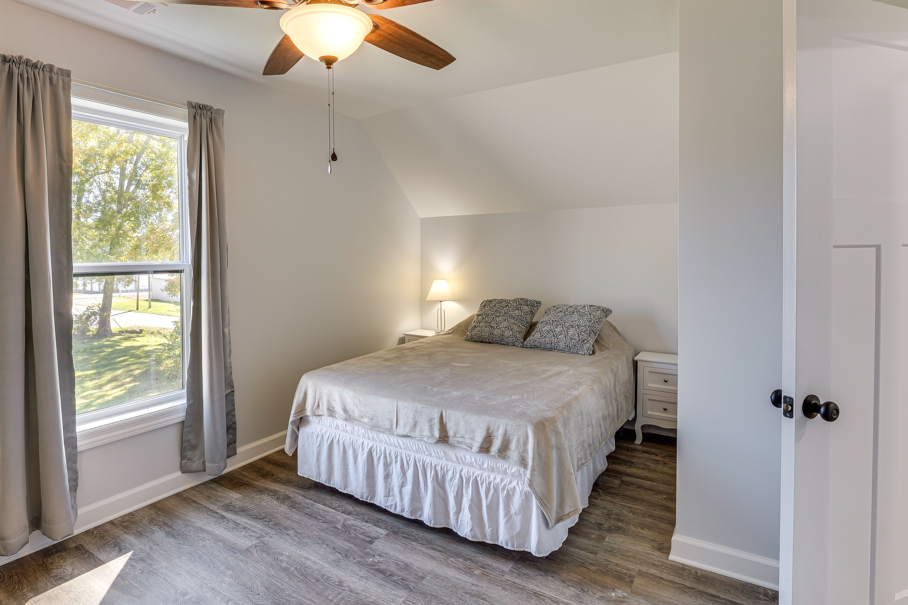 Bedroom 2 | 2nd Floor | Queen Bed