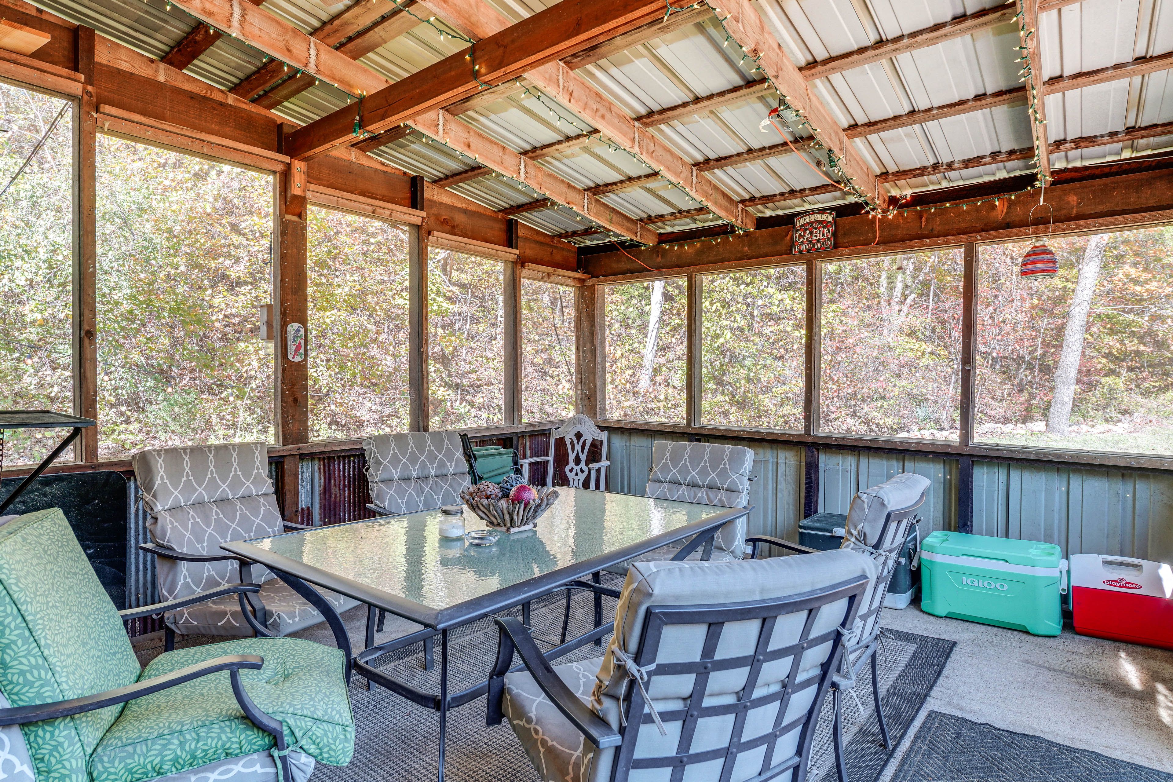 Screened Porch | Outdoor Seating