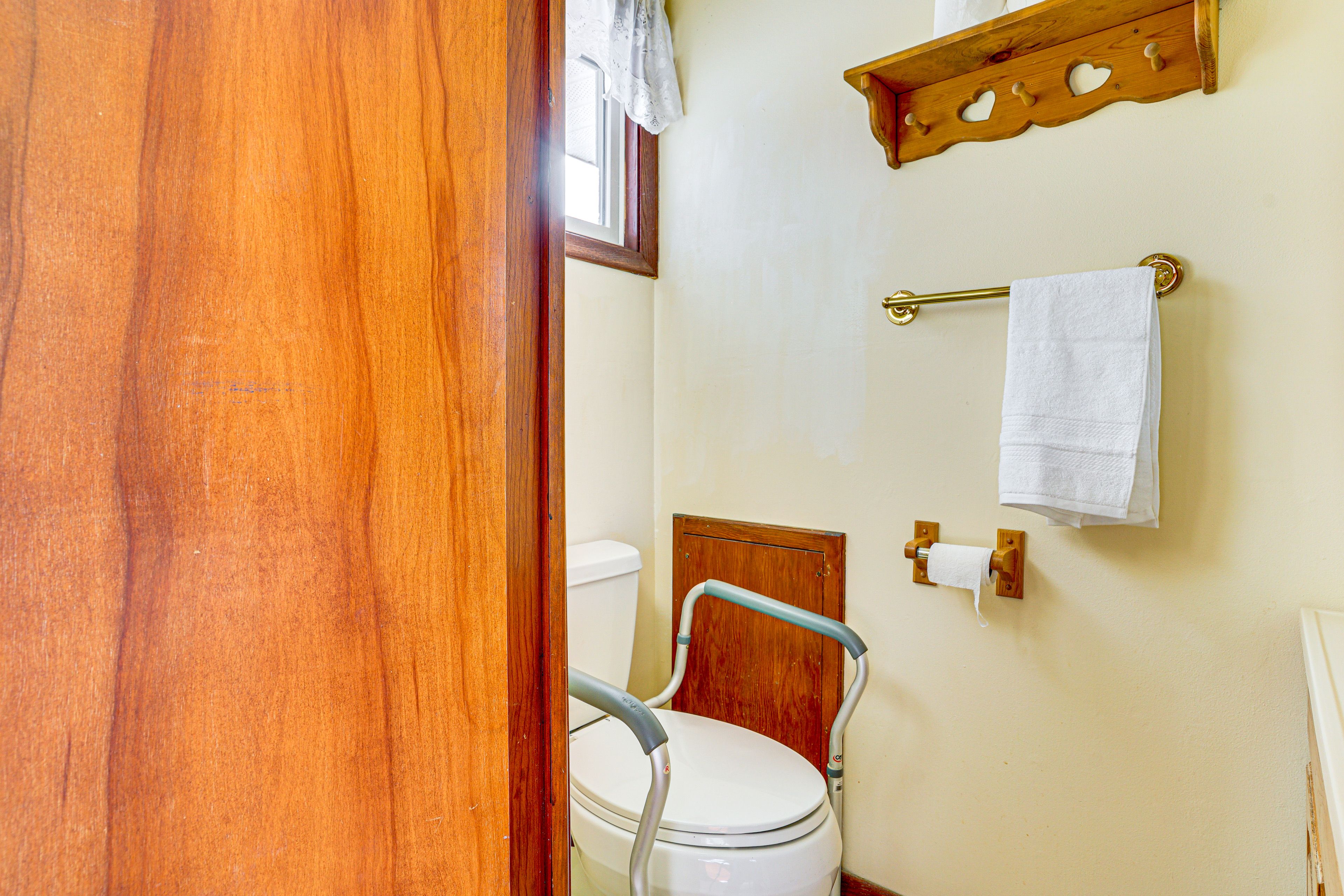 Half Bathroom | Main Floor