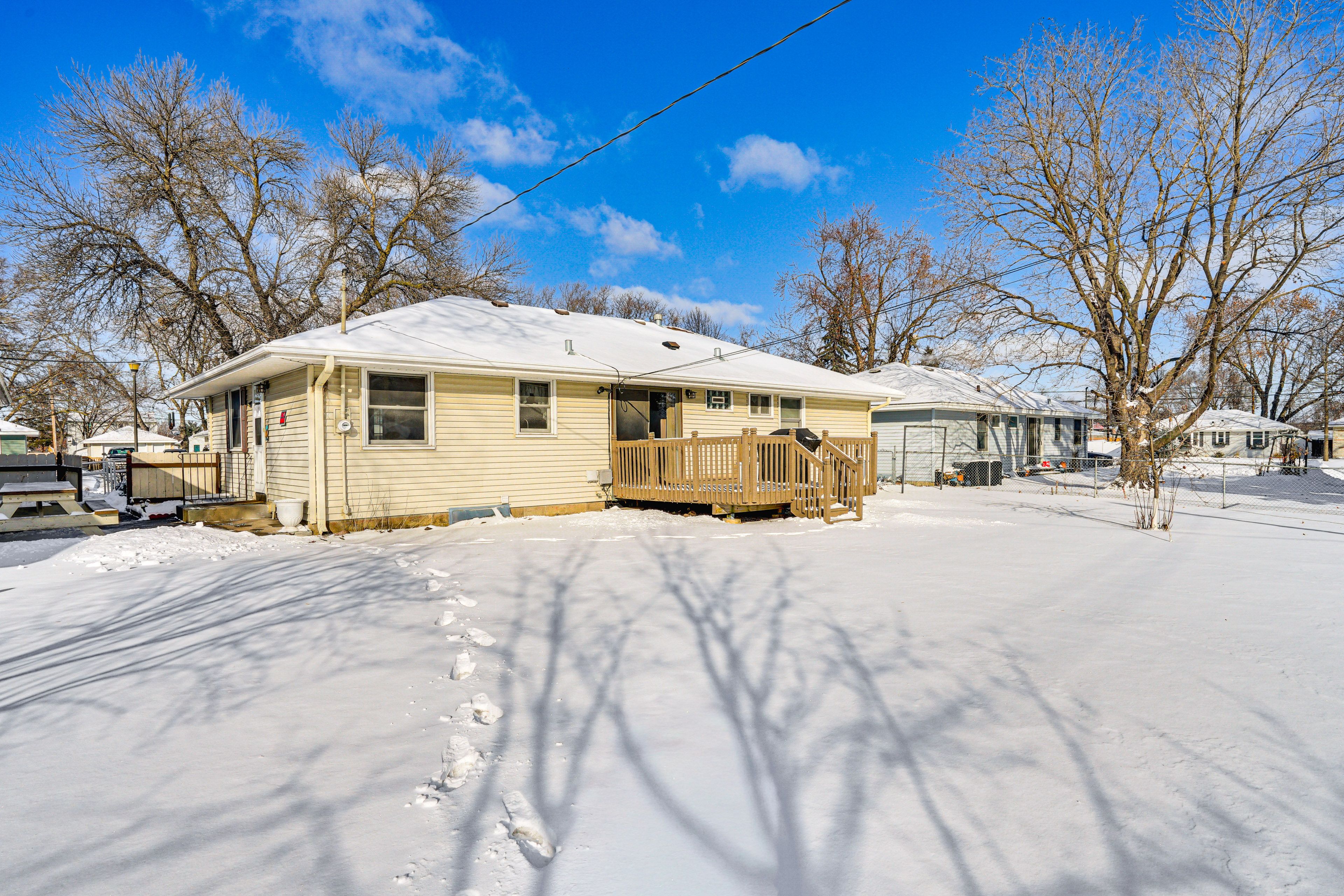 Outdoor Space | Deck w/ Gas Grill | Backyard