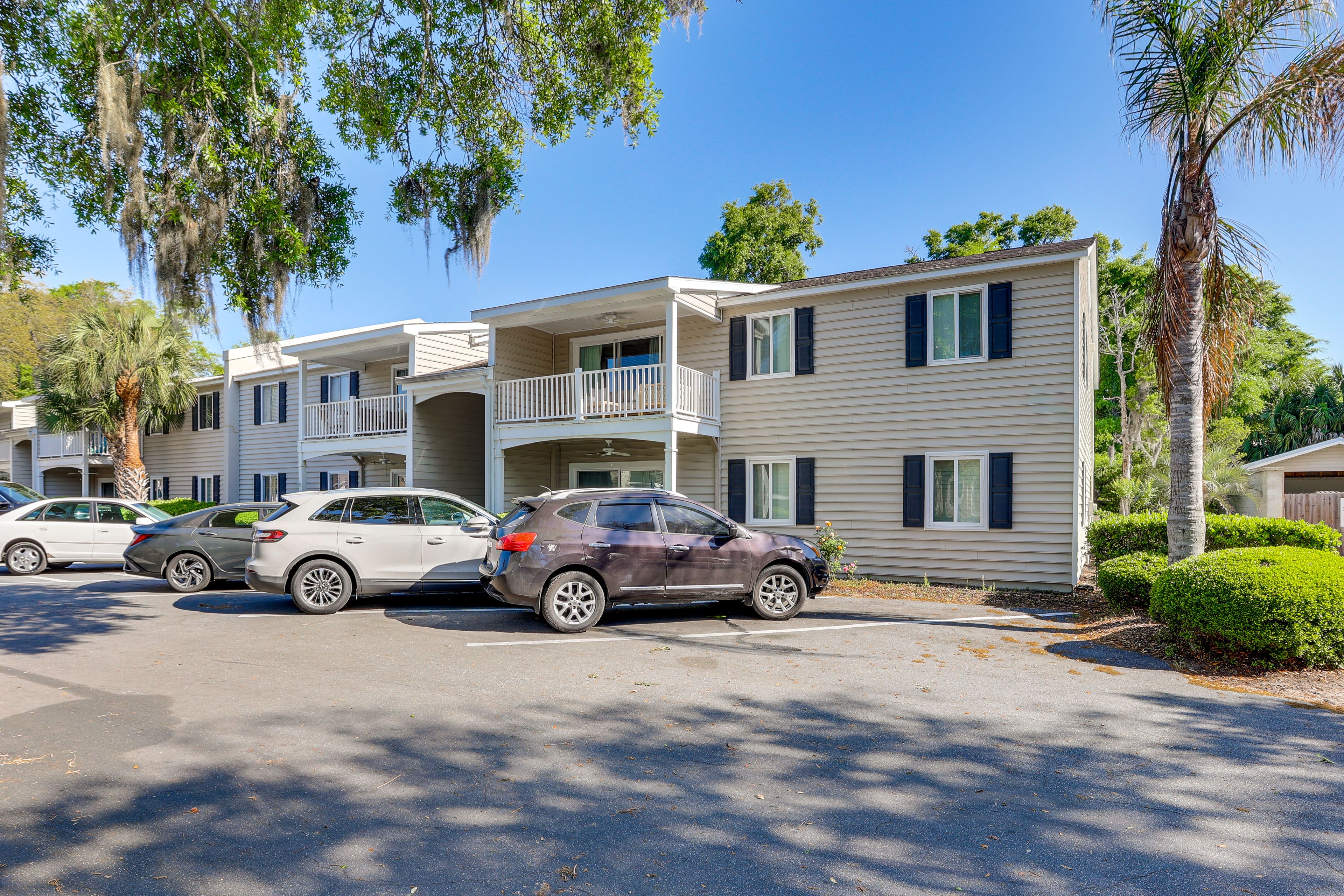 Parking | Community Lot (First-Come, First-Served)
