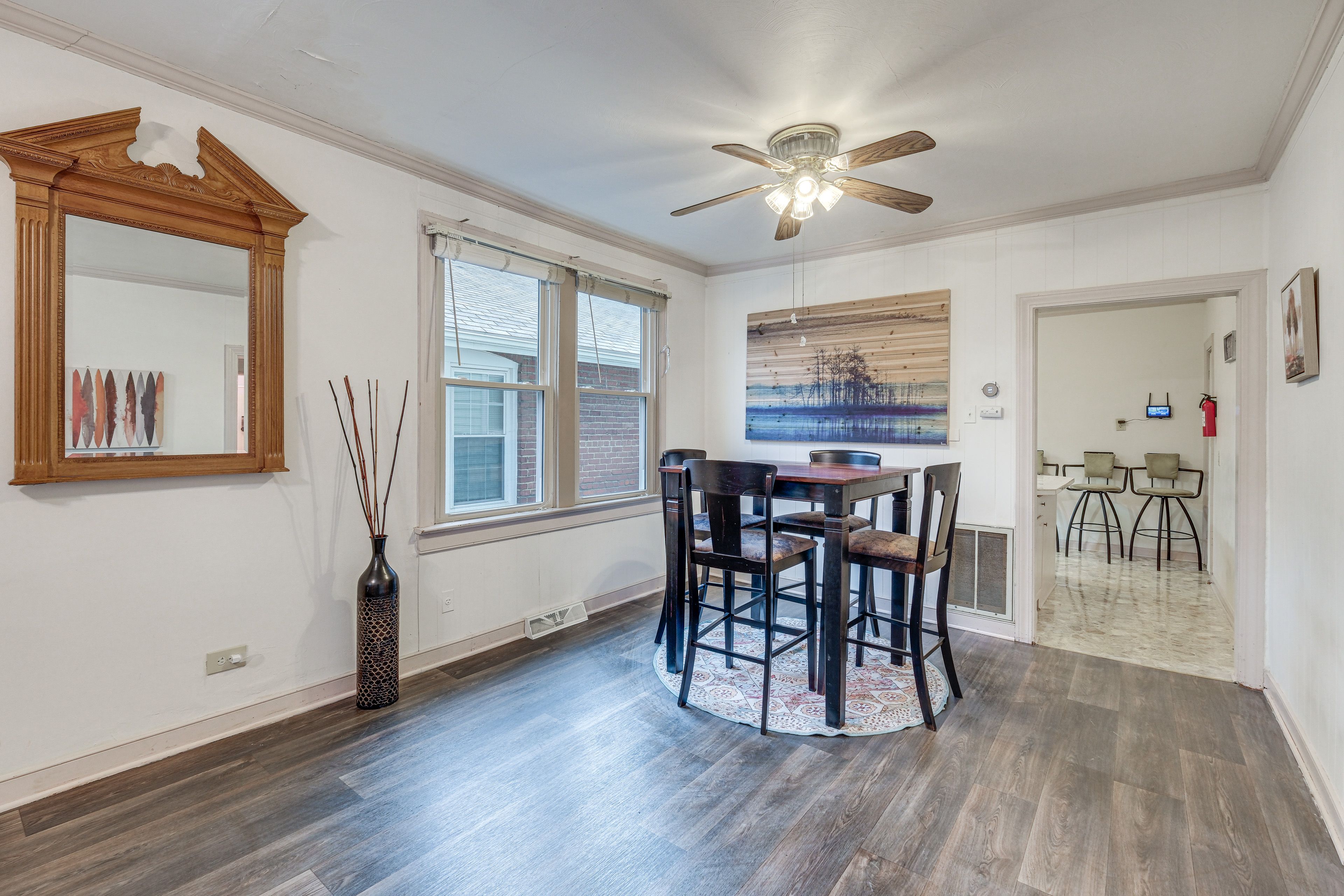 Dining Area | Dishware/Flatware Provided