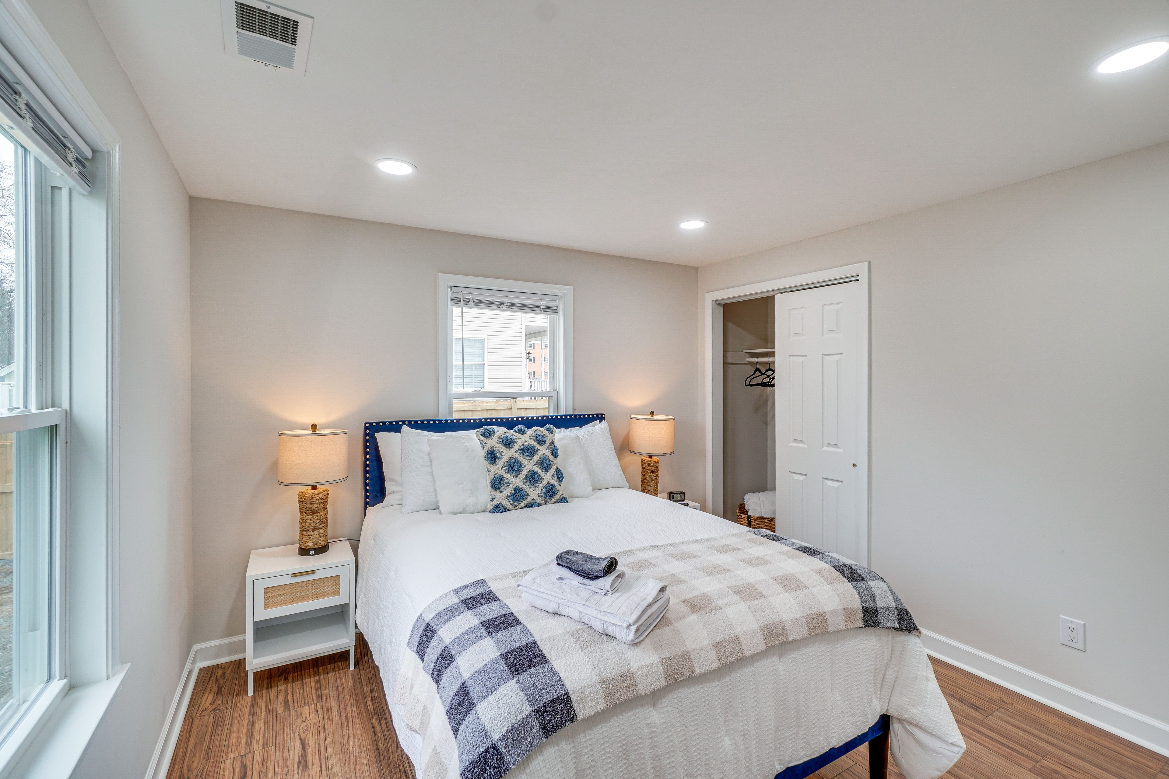 Bedroom 2 | Queen Bed