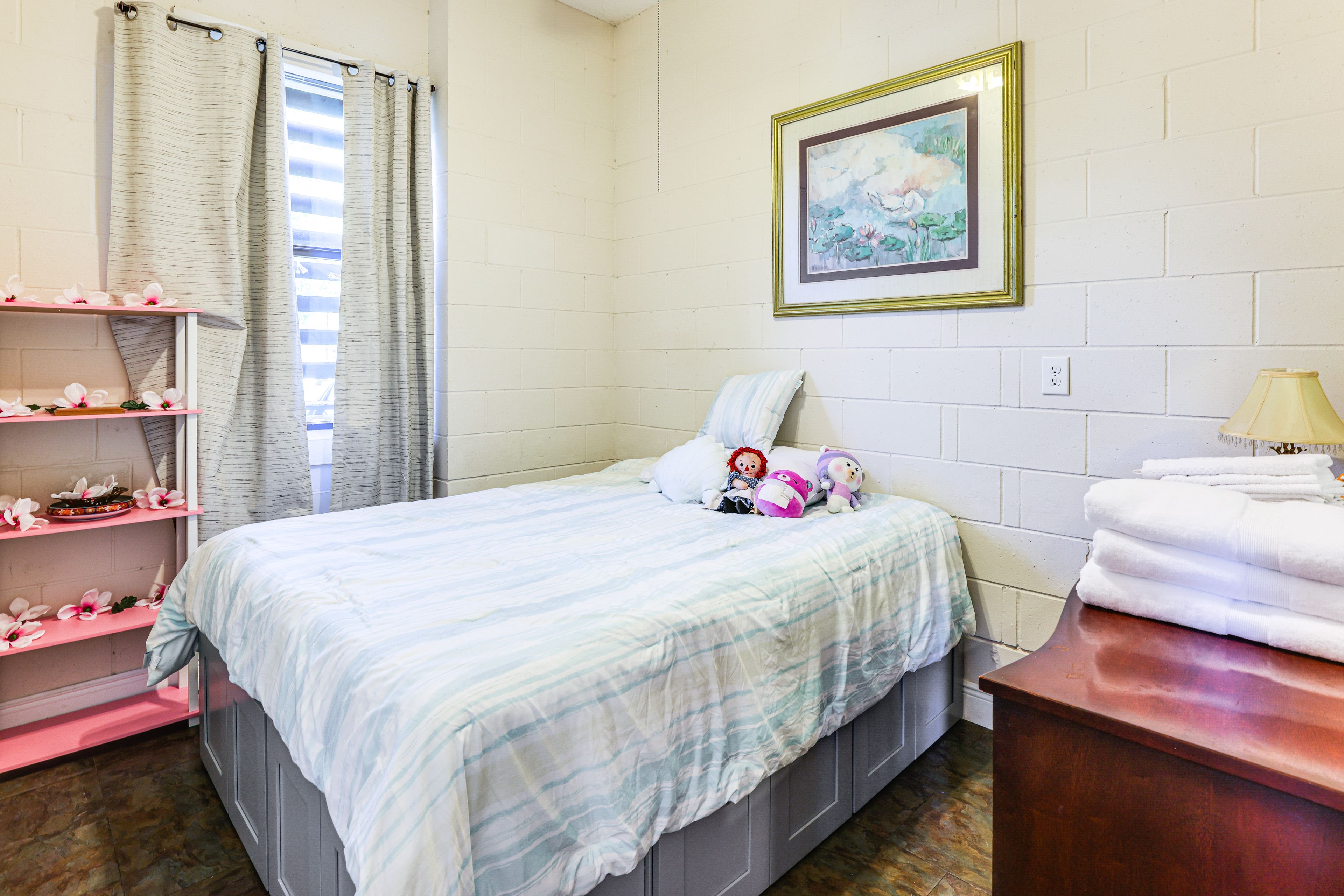 Bedroom 1 | Queen Bed