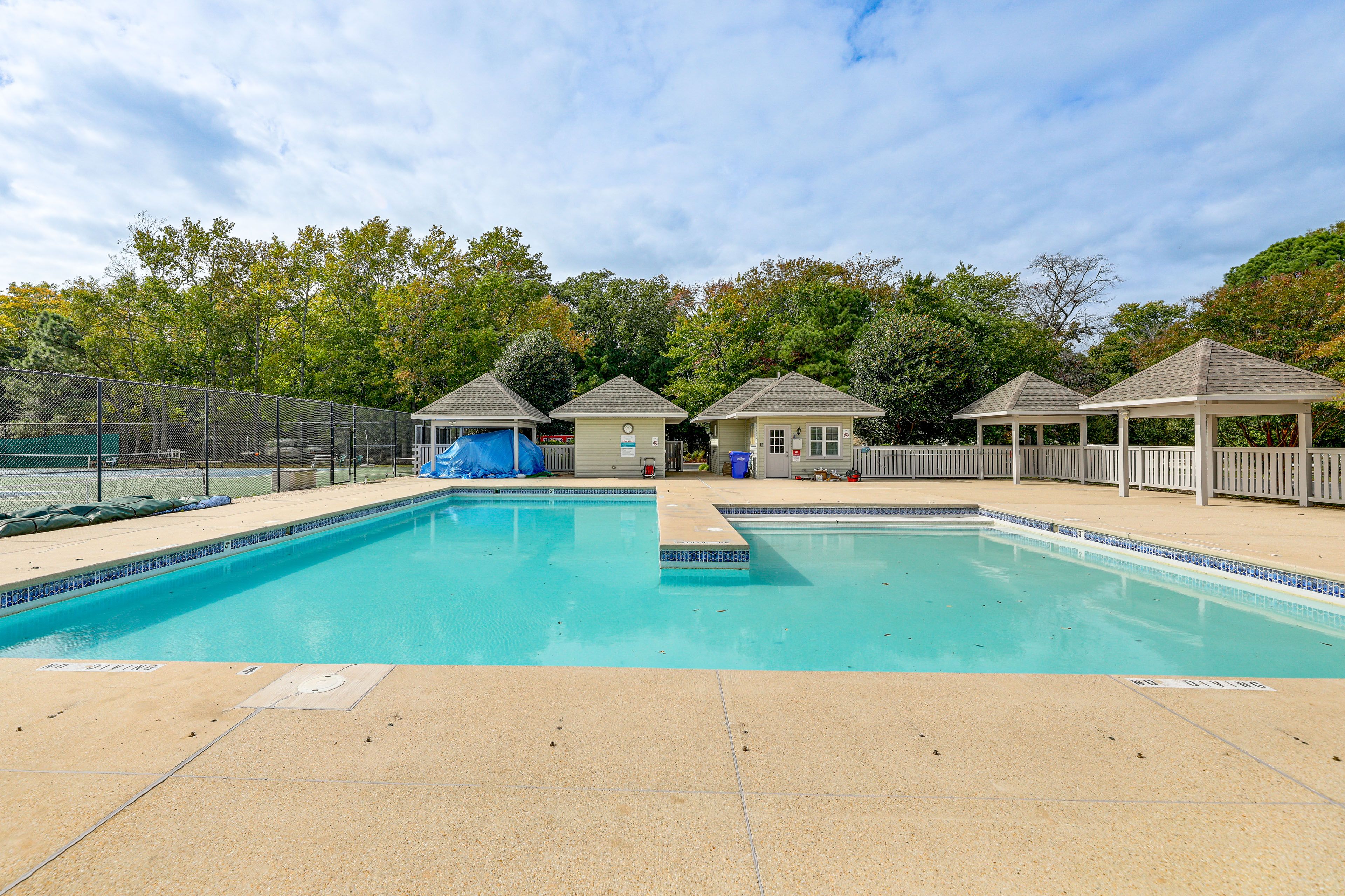 Savannahs Landing | Seasonal Community Pool