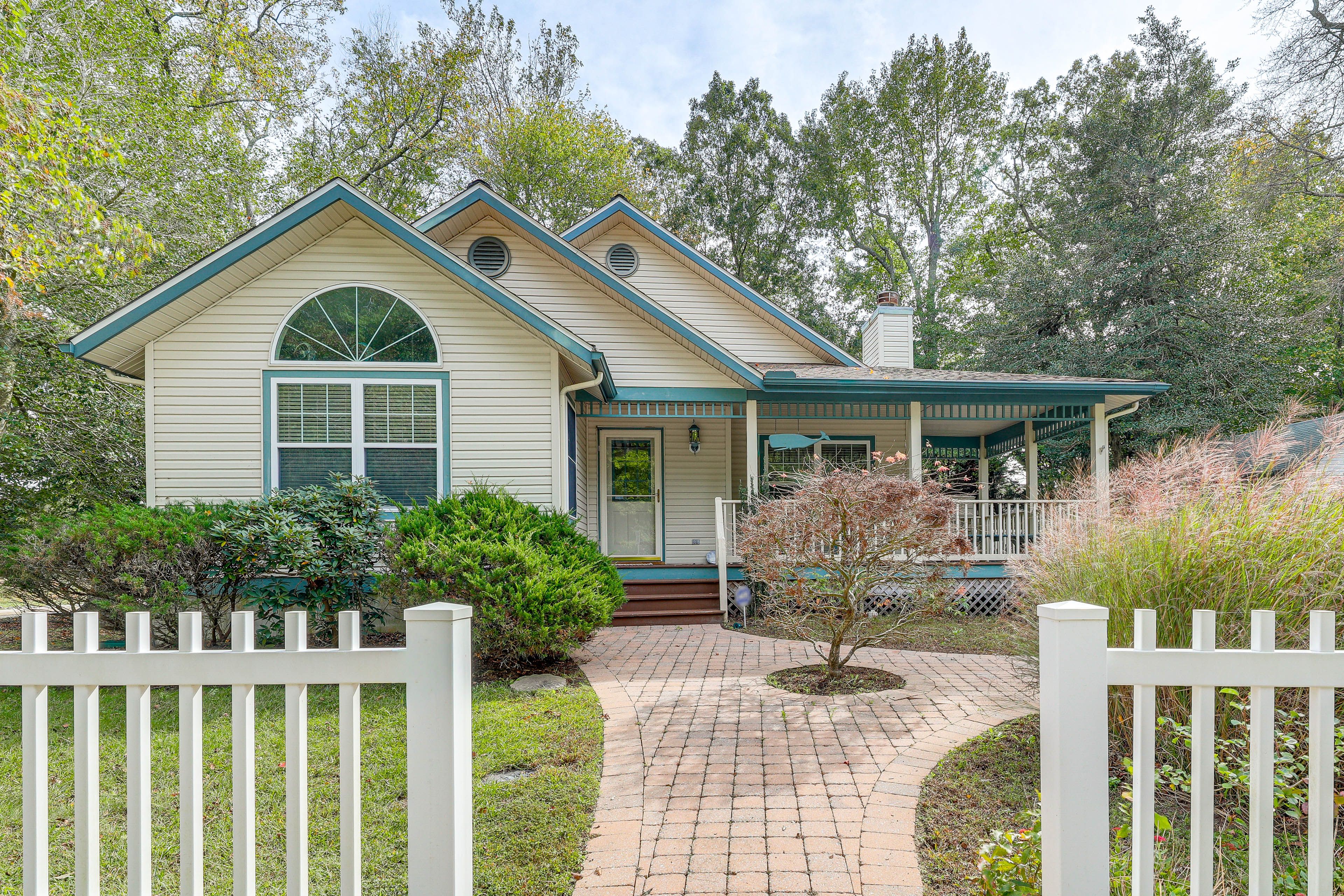 Ocean View Vacation Rental | 3BR | 2BA | 1,620 Sq Ft | 6 Steps to Enter