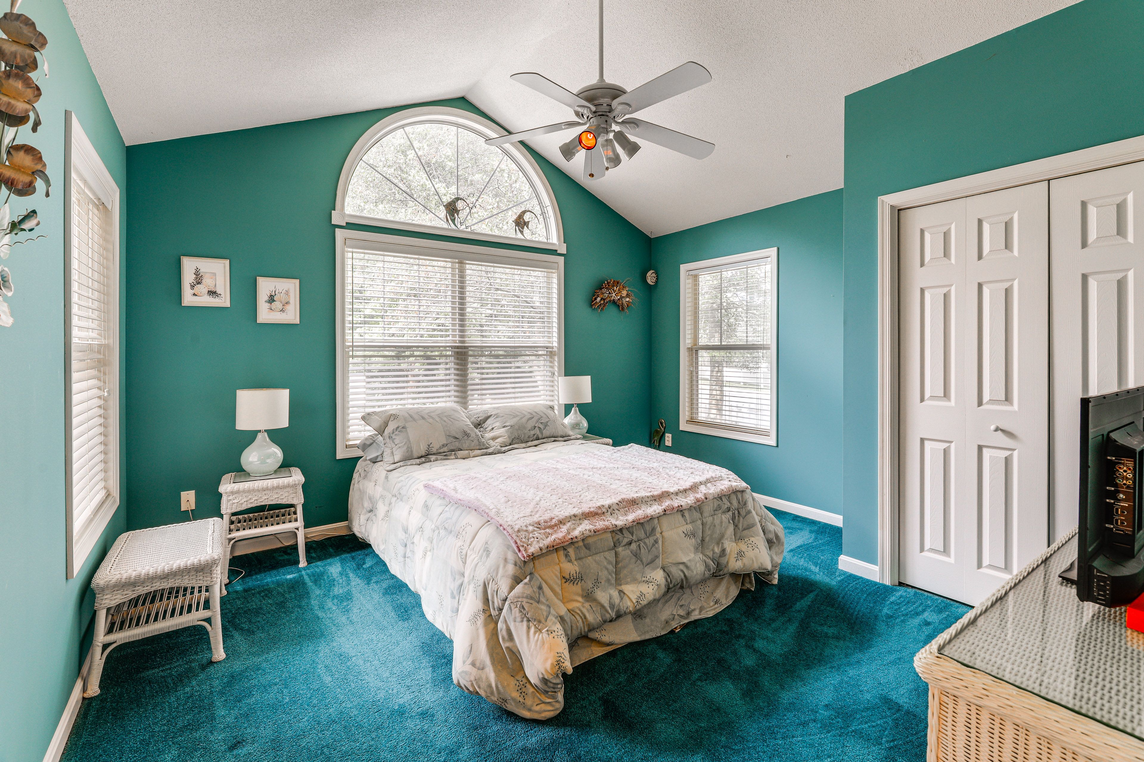 Bedroom 2 | Queen Bed