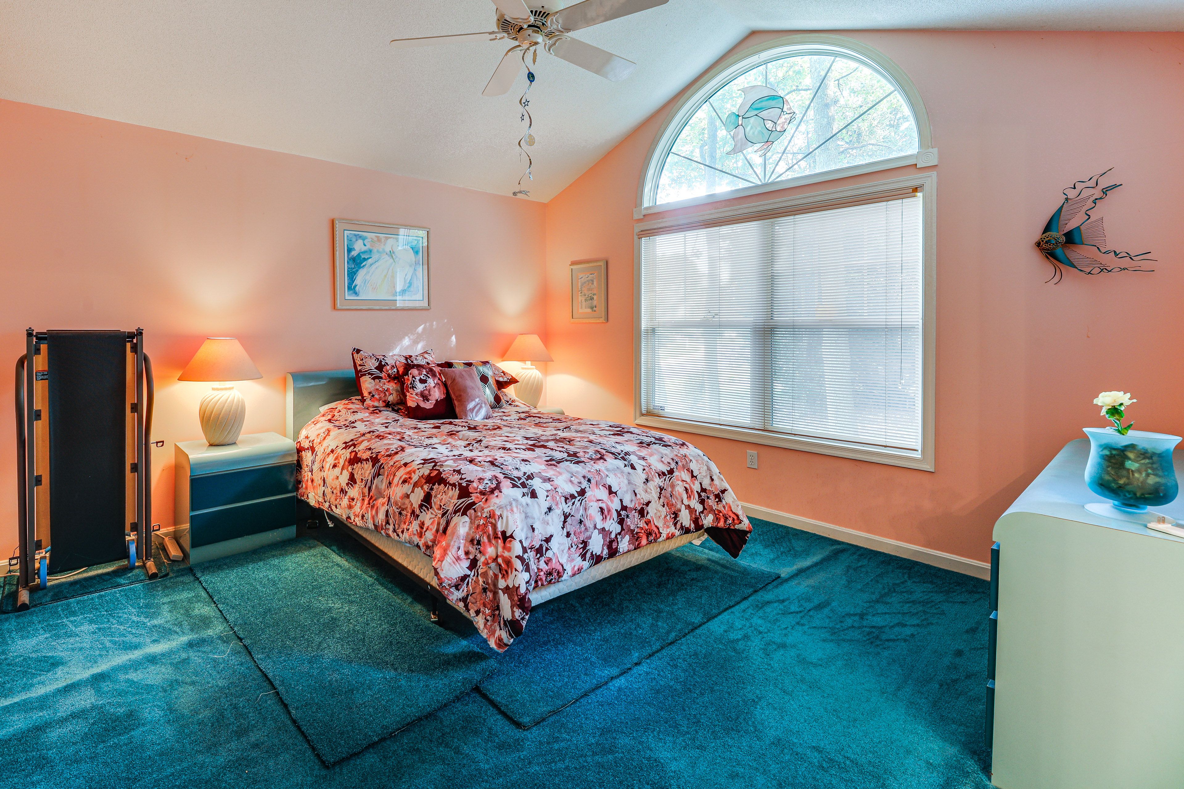 Bedroom 1 | Queen Bed | Linens Provided