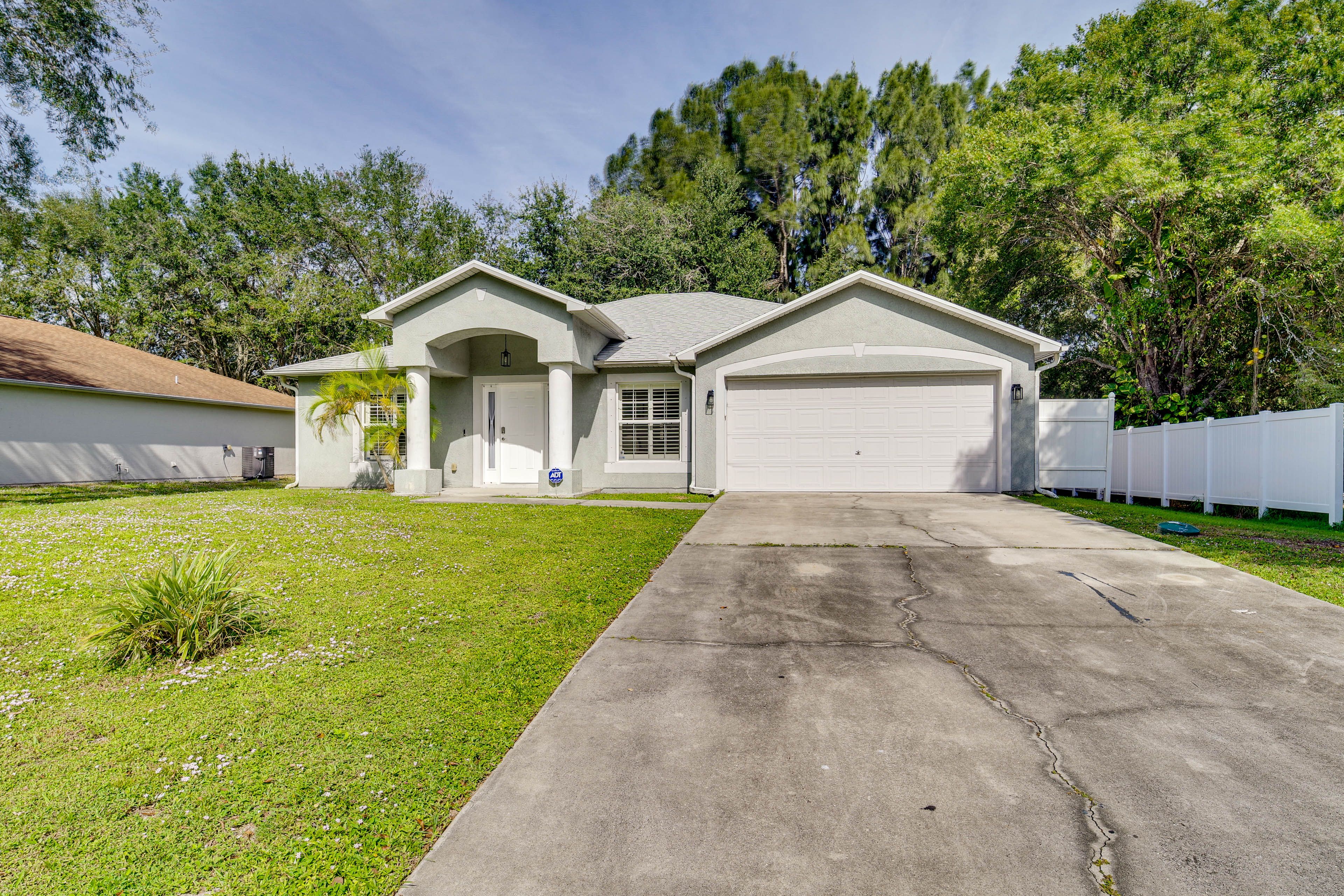 Parking | Driveway (4 Vehicles)