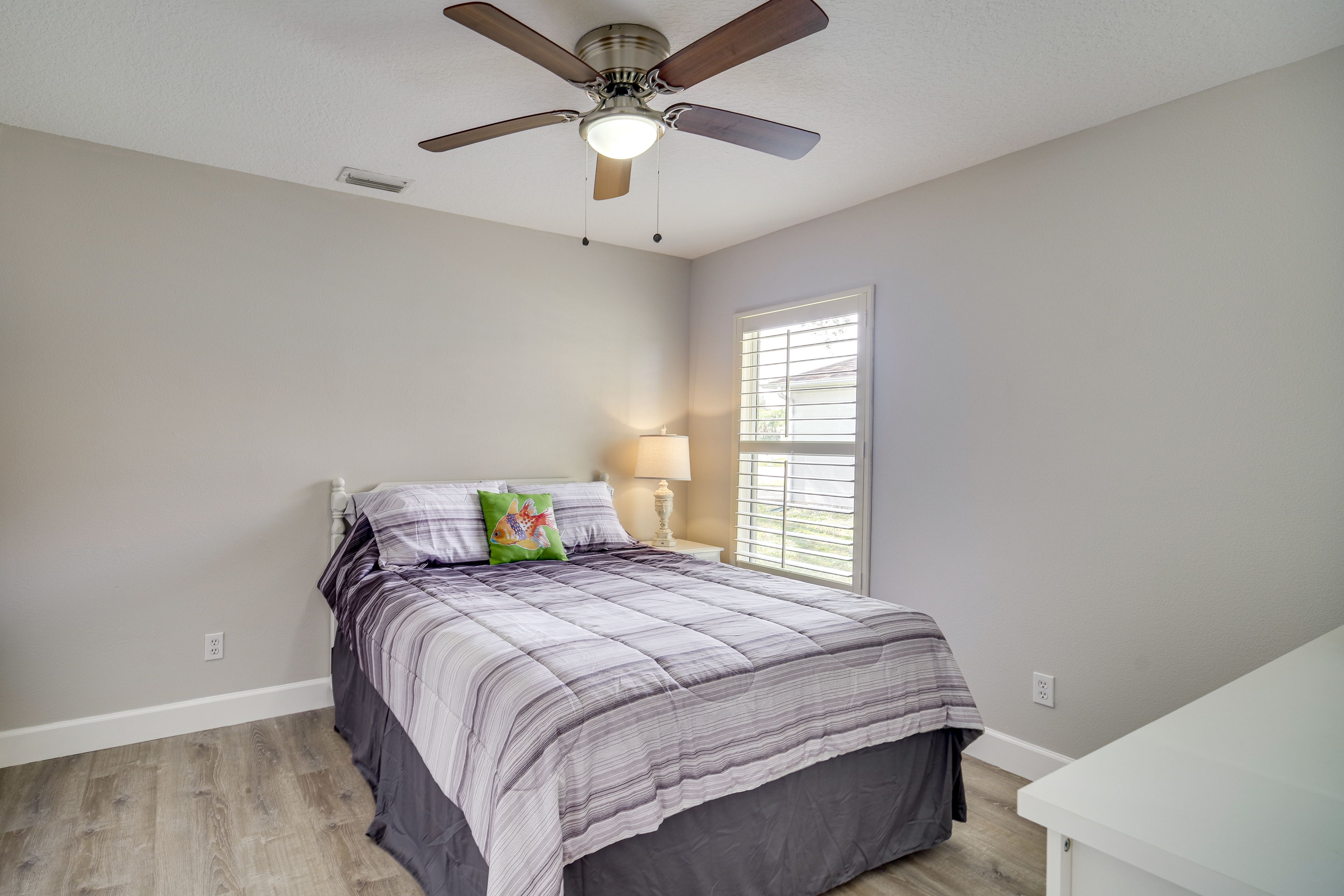 Bedroom 2 | Queen Bed