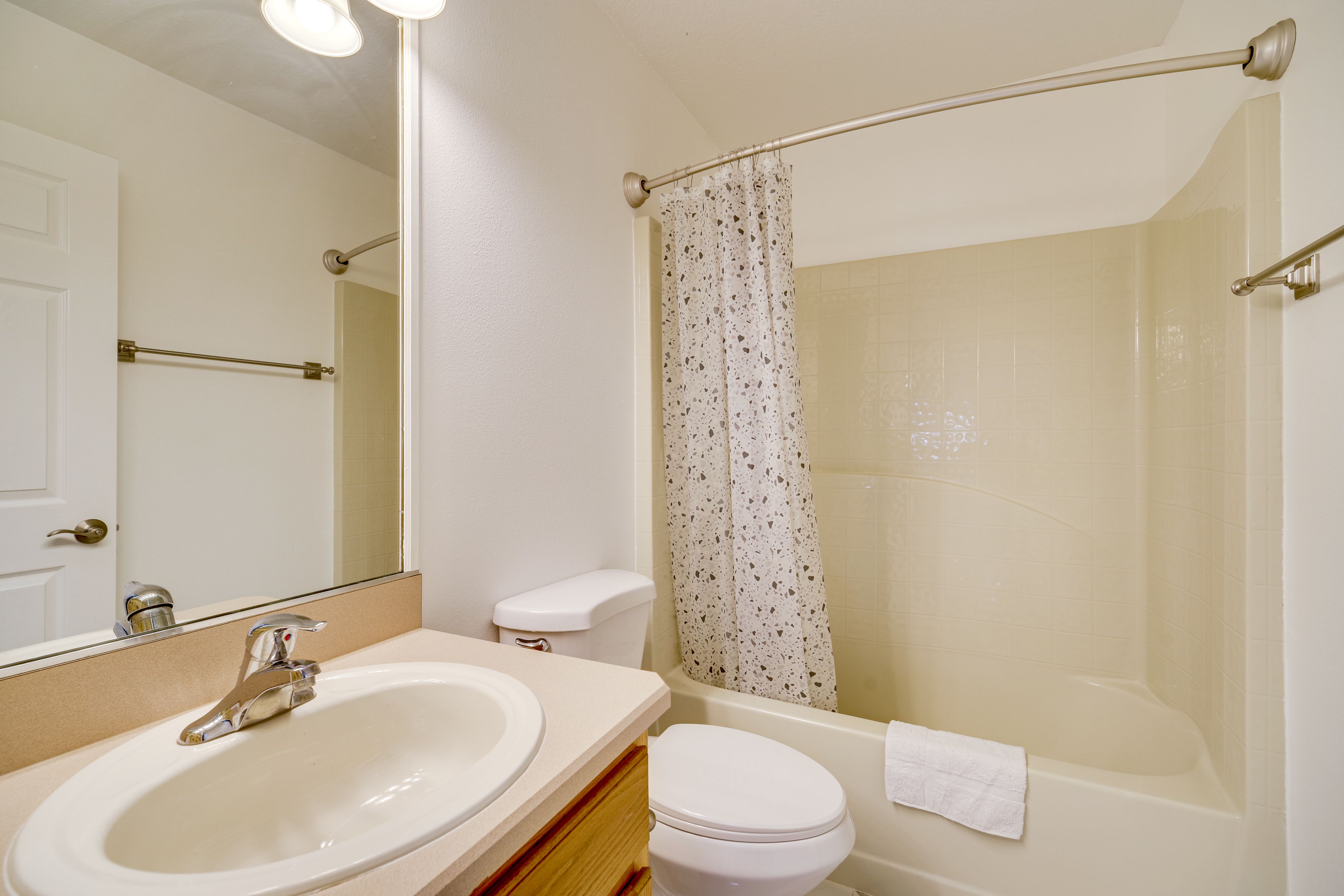Full Bathroom | Complimentary Toiletries