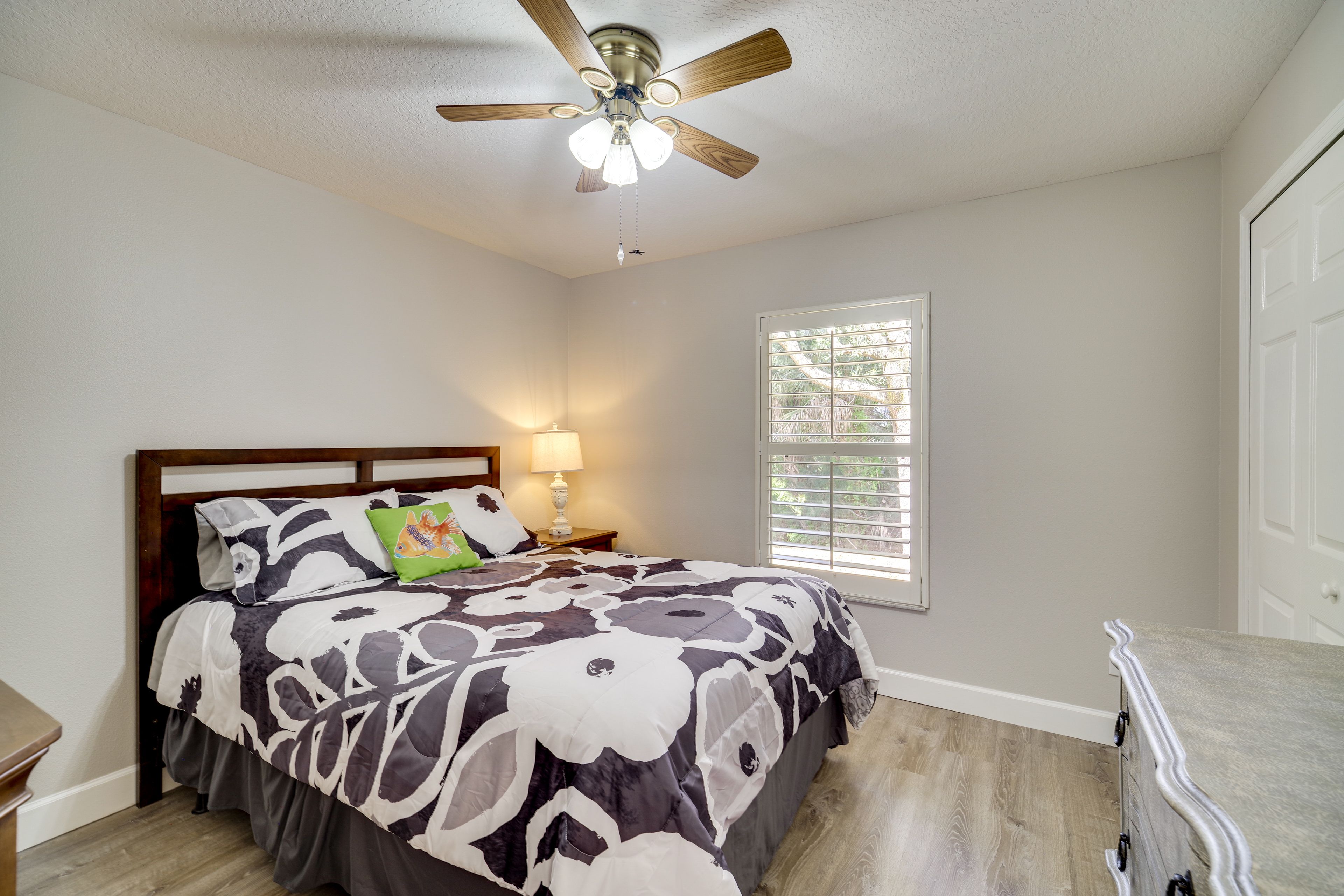 Bedroom 3 | Queen Bed